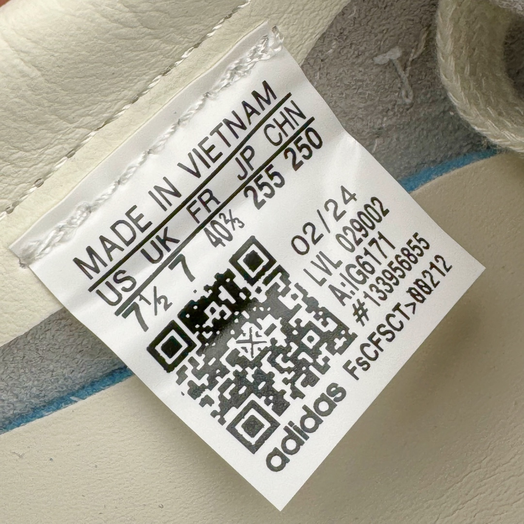 图片[15]-＃B版纯原 AD Original Samba OG 复古经典轻便板鞋 IG6171 头层牛皮加持 正确烫金高频细节 原装纳米超迁皮料 独家私模橡胶大底 原盒原配 这款桑巴鞋展示了高质量的工艺 带有装饰的超锁缝制和无缝的手感 柔软、柔软的皮革造型和标志性的3条纹完成了精致的外观 正规合身鞋带 鞋面上有绒面鞋垫 橡胶鞋底 享受正畸套筒软感 自50年代首次亮相以来就一直在赢得粉丝的青睐 尺码：36 36.5 37.5 38 38.5 39 40 40.5 41 42 42.5 43 44 44.5 45-选品中心