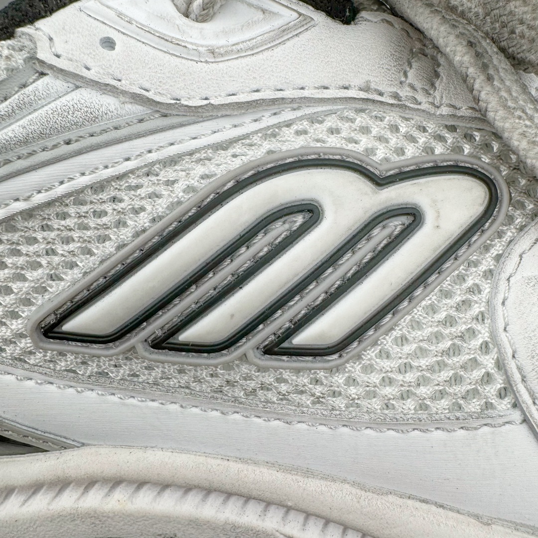 图片[14]-＃总裁特价福利 BALENCIAGA 10XL Sneakers 巴黎世家网布系带低帮走秀复古老爹鞋 圈内最强巴黎 尺码大小一比一还原Zp 区别其他工厂缩小两个号码 全套原纸板楦头开发 最原汁原味的灵魂版型 全鞋荧光划线卡点 胶水把控整洁度追求极致完美 每一双都是工艺品 多重QC质检 超越公司货的品控标准 实实在在的免检产品 原盒原配 正确字体电绣 粗细、位置、大小正确 侧边TPU 透气孔匹配意产原版 正确分离大底 TPU软底 原版一致大底LOGO 立体感十足 原厂皮料水洗做旧 采购原厂网纱 不含皮革 网布材料和聚氨酯 磨损效果 展现品牌对于新潮事物的热情 这款鞋子拥有巨大尺寸和醒目设计 符合当下”老爹鞋”的趋势 鞋子采用银灰配色 营造出低调而不失华丽的效果 10XL的尺码使它成为市场中最显眼的存在 适合追求个性化的人群 Balenciaga始终站在时尚前沿 此次发布的产品再次体现了他们的创新能力 偏大两码 尺码：35 36 37 38 39 40 41 42 43 44 45 46-选品中心