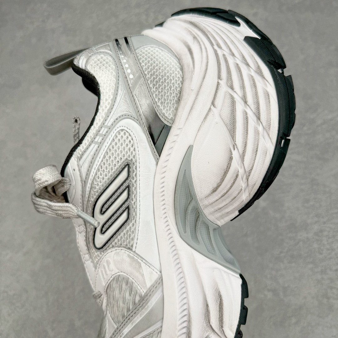 图片[7]-＃总裁特价福利 BALENCIAGA 10XL Sneakers 巴黎世家网布系带低帮走秀复古老爹鞋 圈内最强巴黎 尺码大小一比一还原Zp 区别其他工厂缩小两个号码 全套原纸板楦头开发 最原汁原味的灵魂版型 全鞋荧光划线卡点 胶水把控整洁度追求极致完美 每一双都是工艺品 多重QC质检 超越公司货的品控标准 实实在在的免检产品 原盒原配 正确字体电绣 粗细、位置、大小正确 侧边TPU 透气孔匹配意产原版 正确分离大底 TPU软底 原版一致大底LOGO 立体感十足 原厂皮料水洗做旧 采购原厂网纱 不含皮革 网布材料和聚氨酯 磨损效果 展现品牌对于新潮事物的热情 这款鞋子拥有巨大尺寸和醒目设计 符合当下”老爹鞋”的趋势 鞋子采用银灰配色 营造出低调而不失华丽的效果 10XL的尺码使它成为市场中最显眼的存在 适合追求个性化的人群 Balenciaga始终站在时尚前沿 此次发布的产品再次体现了他们的创新能力 偏大两码 尺码：35 36 37 38 39 40 41 42 43 44 45 46-选品中心