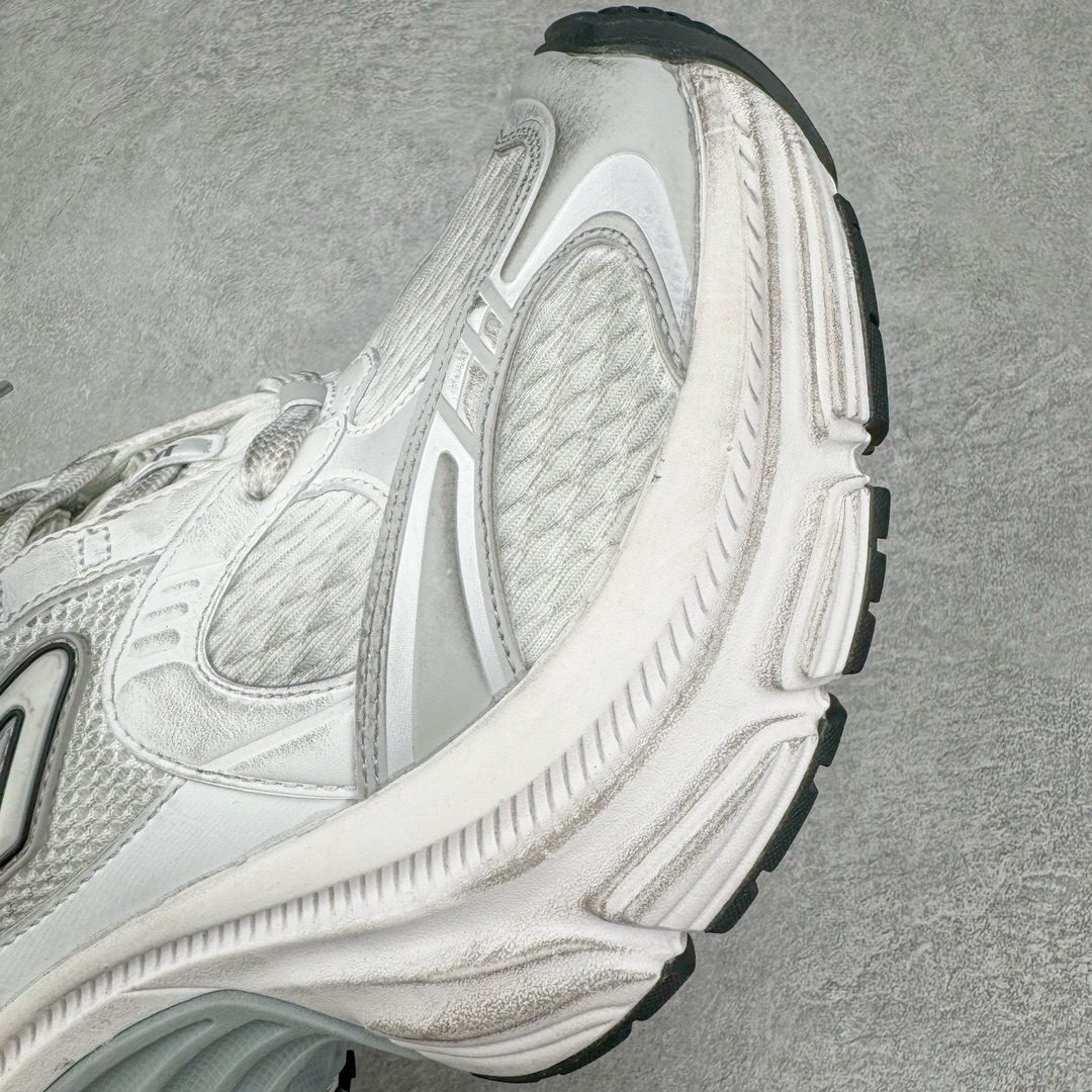 图片[18]-＃总裁特价福利 BALENCIAGA 10XL Sneakers 巴黎世家网布系带低帮走秀复古老爹鞋 圈内最强巴黎 尺码大小一比一还原Zp 区别其他工厂缩小两个号码 全套原纸板楦头开发 最原汁原味的灵魂版型 全鞋荧光划线卡点 胶水把控整洁度追求极致完美 每一双都是工艺品 多重QC质检 超越公司货的品控标准 实实在在的免检产品 原盒原配 正确字体电绣 粗细、位置、大小正确 侧边TPU 透气孔匹配意产原版 正确分离大底 TPU软底 原版一致大底LOGO 立体感十足 原厂皮料水洗做旧 采购原厂网纱 不含皮革 网布材料和聚氨酯 磨损效果 展现品牌对于新潮事物的热情 这款鞋子拥有巨大尺寸和醒目设计 符合当下”老爹鞋”的趋势 鞋子采用银灰配色 营造出低调而不失华丽的效果 10XL的尺码使它成为市场中最显眼的存在 适合追求个性化的人群 Balenciaga始终站在时尚前沿 此次发布的产品再次体现了他们的创新能力 偏大两码 尺码：35 36 37 38 39 40 41 42 43 44 45 46-选品中心