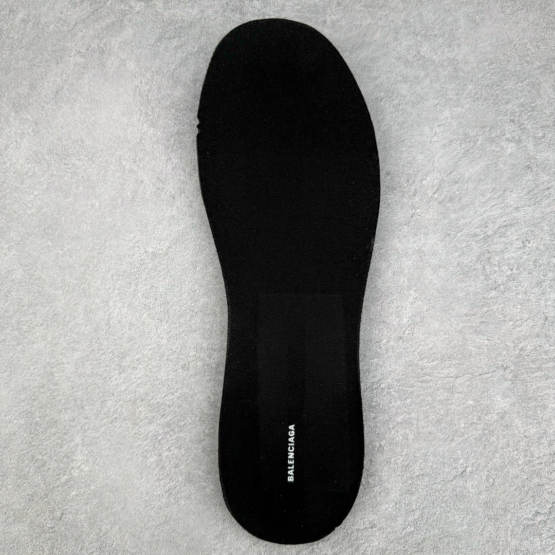 图片[11]-＃总裁特价福利 BALENCIAGA 10XL Sneakers 巴黎世家网布系带低帮走秀复古老爹鞋 圈内最强巴黎 尺码大小一比一还原Zp 区别其他工厂缩小两个号码 全套原纸板楦头开发 最原汁原味的灵魂版型 全鞋荧光划线卡点 胶水把控整洁度追求极致完美 每一双都是工艺品 多重QC质检 超越公司货的品控标准 实实在在的免检产品 原盒原配 正确字体电绣 粗细、位置、大小正确 侧边TPU 透气孔匹配意产原版 正确分离大底 TPU软底 原版一致大底LOGO 立体感十足 原厂皮料水洗做旧 采购原厂网纱 不含皮革 网布材料和聚氨酯 磨损效果 展现品牌对于新潮事物的热情 这款鞋子拥有巨大尺寸和醒目设计 符合当下”老爹鞋”的趋势 鞋子采用银灰配色 营造出低调而不失华丽的效果 10XL的尺码使它成为市场中最显眼的存在 适合追求个性化的人群 Balenciaga始终站在时尚前沿 此次发布的产品再次体现了他们的创新能力 偏大两码 尺码：35 36 37 38 39 40 41 42 43 44 45 46-选品中心