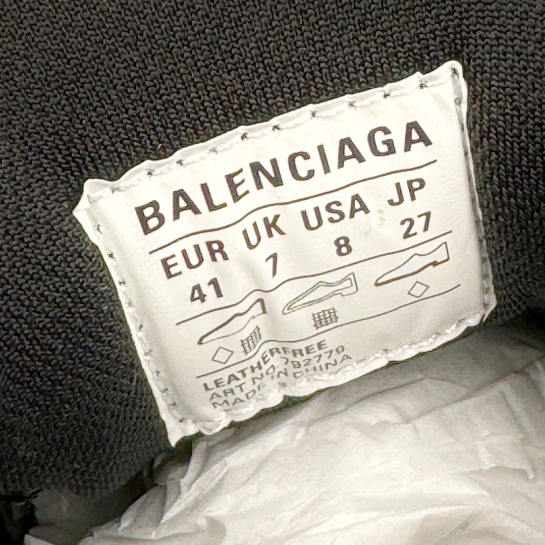 图片[13]-＃总裁特价福利 BALENCIAGA 10XL Sneakers 巴黎世家网布系带低帮走秀复古老爹鞋 圈内最强巴黎 尺码大小一比一还原Zp 区别其他工厂缩小两个号码 全套原纸板楦头开发 最原汁原味的灵魂版型 全鞋荧光划线卡点 胶水把控整洁度追求极致完美 每一双都是工艺品 多重QC质检 超越公司货的品控标准 实实在在的免检产品 原盒原配 正确字体电绣 粗细、位置、大小正确 侧边TPU 透气孔匹配意产原版 正确分离大底 TPU软底 原版一致大底LOGO 立体感十足 原厂皮料水洗做旧 采购原厂网纱 不含皮革 网布材料和聚氨酯 磨损效果 展现品牌对于新潮事物的热情 这款鞋子拥有巨大尺寸和醒目设计 符合当下”老爹鞋”的趋势 鞋子采用银灰配色 营造出低调而不失华丽的效果 10XL的尺码使它成为市场中最显眼的存在 适合追求个性化的人群 Balenciaga始终站在时尚前沿 此次发布的产品再次体现了他们的创新能力 偏大两码 尺码：35 36 37 38 39 40 41 42 43 44 45 46-选品中心