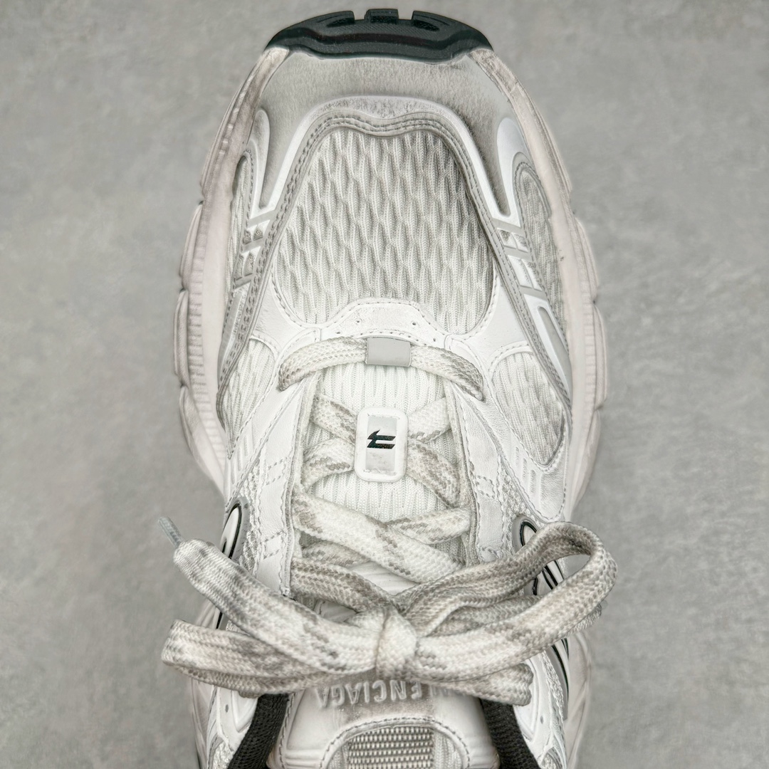 图片[4]-＃总裁特价福利 BALENCIAGA 10XL Sneakers 巴黎世家网布系带低帮走秀复古老爹鞋 圈内最强巴黎 尺码大小一比一还原Zp 区别其他工厂缩小两个号码 全套原纸板楦头开发 最原汁原味的灵魂版型 全鞋荧光划线卡点 胶水把控整洁度追求极致完美 每一双都是工艺品 多重QC质检 超越公司货的品控标准 实实在在的免检产品 原盒原配 正确字体电绣 粗细、位置、大小正确 侧边TPU 透气孔匹配意产原版 正确分离大底 TPU软底 原版一致大底LOGO 立体感十足 原厂皮料水洗做旧 采购原厂网纱 不含皮革 网布材料和聚氨酯 磨损效果 展现品牌对于新潮事物的热情 这款鞋子拥有巨大尺寸和醒目设计 符合当下”老爹鞋”的趋势 鞋子采用银灰配色 营造出低调而不失华丽的效果 10XL的尺码使它成为市场中最显眼的存在 适合追求个性化的人群 Balenciaga始终站在时尚前沿 此次发布的产品再次体现了他们的创新能力 偏大两码 尺码：35 36 37 38 39 40 41 42 43 44 45 46-选品中心