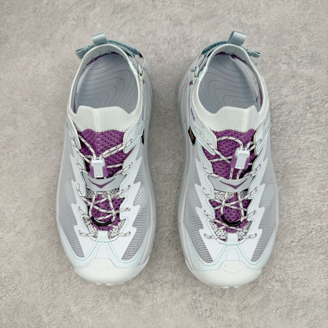 图片[2]-＃HK纯原 Hoka One One Hopara Sandals 霍帕拉系列水路两用溯溪涉水休闲户外露营凉鞋 作为先锋品牌的 HOKA ONE ONE总是以独特的方式 HOPARA是一款溯溪鞋 又名排水鞋 可长期用于涉水和溯溪 保护脚底和脚趾的安全和舒适 鞋面材料速干 透气 耐磨 鞋底防滑 耐磨 抓地能力强 出于安全考虑 设计要求较高-涉水溯溪过程中 水 泥沙 可以直接从鞋内大孔排出 细纹鞋底使在岩石上抓地能力强 避免打滑 而上路后 鞋面具有快干透气等优点 尺码：36 36.5 37.5 38 39 40 40.5 41 42 42.5 43 44 45-选品中心