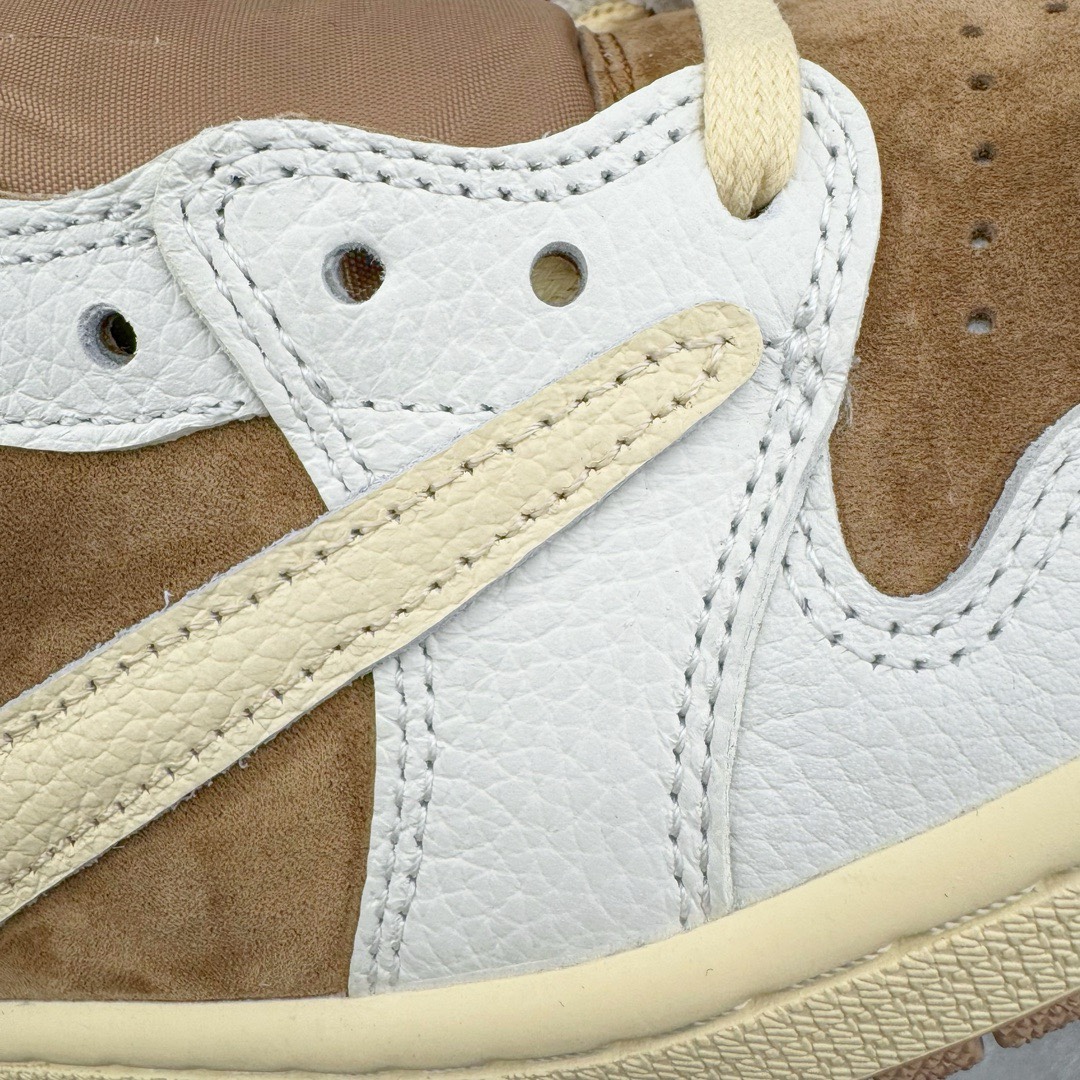 图片[11]-＃KZ神版莞产 Travis Scott x Air Jordan AJ1 Low OG SP TS联名10.0 白粉小麦黄倒钩低帮 DM7866-106 全系列配色 外贸特供批次 新配色不断更新开发 市场中端王者 全套原纸板楦头开发 确保原汁原味 完美呈现一代版型 一比一鞋头弧度高度鞋身弧度 此版本只针对中端市场 细节品控鞋型随意秒杀市面同价位 鞋型完美 不臃肿别扭 头层皮料加持 用料绝不含糊 进口玻璃冲刀皮料裁剪零毛边 电脑针车工艺 超高鞋面清洁度 最高QC检验标准 控制溢胶瑕疵 原盒原配 飞翼3D高频深度立体 工艺方面大到整体鞋型 漏斗收腰 底线拉帮 LOGO立体程度 小到针眼排布 载片对称 冲孔效果 鞋标规范 鞋垫背胶等等 无一不是口碑收割 每双都是一个回头客 尺码：36 36.5 37.5 38 38.5 39 40 40.5 41 42 42.5 43 44 44.5 45 46 47.5-选品中心