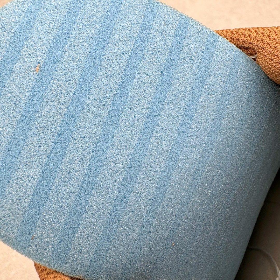 图片[18]-＃KZ神版莞产 Travis Scott x Air Jordan AJ1 Low OG SP TS联名10.0 白粉小麦黄倒钩低帮 DM7866-106 全系列配色 外贸特供批次 新配色不断更新开发 市场中端王者 全套原纸板楦头开发 确保原汁原味 完美呈现一代版型 一比一鞋头弧度高度鞋身弧度 此版本只针对中端市场 细节品控鞋型随意秒杀市面同价位 鞋型完美 不臃肿别扭 头层皮料加持 用料绝不含糊 进口玻璃冲刀皮料裁剪零毛边 电脑针车工艺 超高鞋面清洁度 最高QC检验标准 控制溢胶瑕疵 原盒原配 飞翼3D高频深度立体 工艺方面大到整体鞋型 漏斗收腰 底线拉帮 LOGO立体程度 小到针眼排布 载片对称 冲孔效果 鞋标规范 鞋垫背胶等等 无一不是口碑收割 每双都是一个回头客 尺码：36 36.5 37.5 38 38.5 39 40 40.5 41 42 42.5 43 44 44.5 45 46 47.5-选品中心