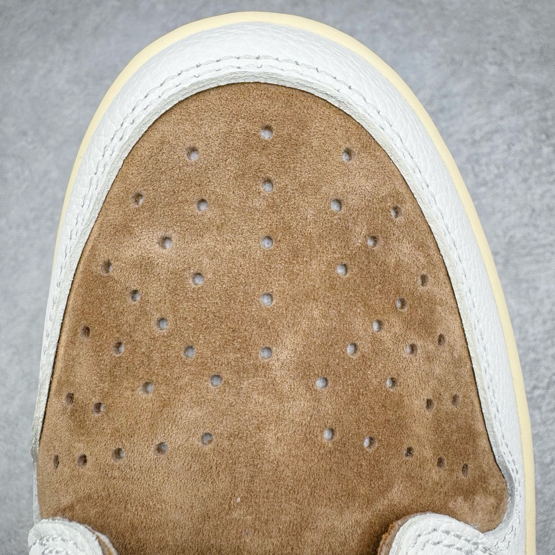 图片[14]-＃KZ神版莞产 Travis Scott x Air Jordan AJ1 Low OG SP TS联名10.0 白粉小麦黄倒钩低帮 DM7866-106 全系列配色 外贸特供批次 新配色不断更新开发 市场中端王者 全套原纸板楦头开发 确保原汁原味 完美呈现一代版型 一比一鞋头弧度高度鞋身弧度 此版本只针对中端市场 细节品控鞋型随意秒杀市面同价位 鞋型完美 不臃肿别扭 头层皮料加持 用料绝不含糊 进口玻璃冲刀皮料裁剪零毛边 电脑针车工艺 超高鞋面清洁度 最高QC检验标准 控制溢胶瑕疵 原盒原配 飞翼3D高频深度立体 工艺方面大到整体鞋型 漏斗收腰 底线拉帮 LOGO立体程度 小到针眼排布 载片对称 冲孔效果 鞋标规范 鞋垫背胶等等 无一不是口碑收割 每双都是一个回头客 尺码：36 36.5 37.5 38 38.5 39 40 40.5 41 42 42.5 43 44 44.5 45 46 47.5-选品中心