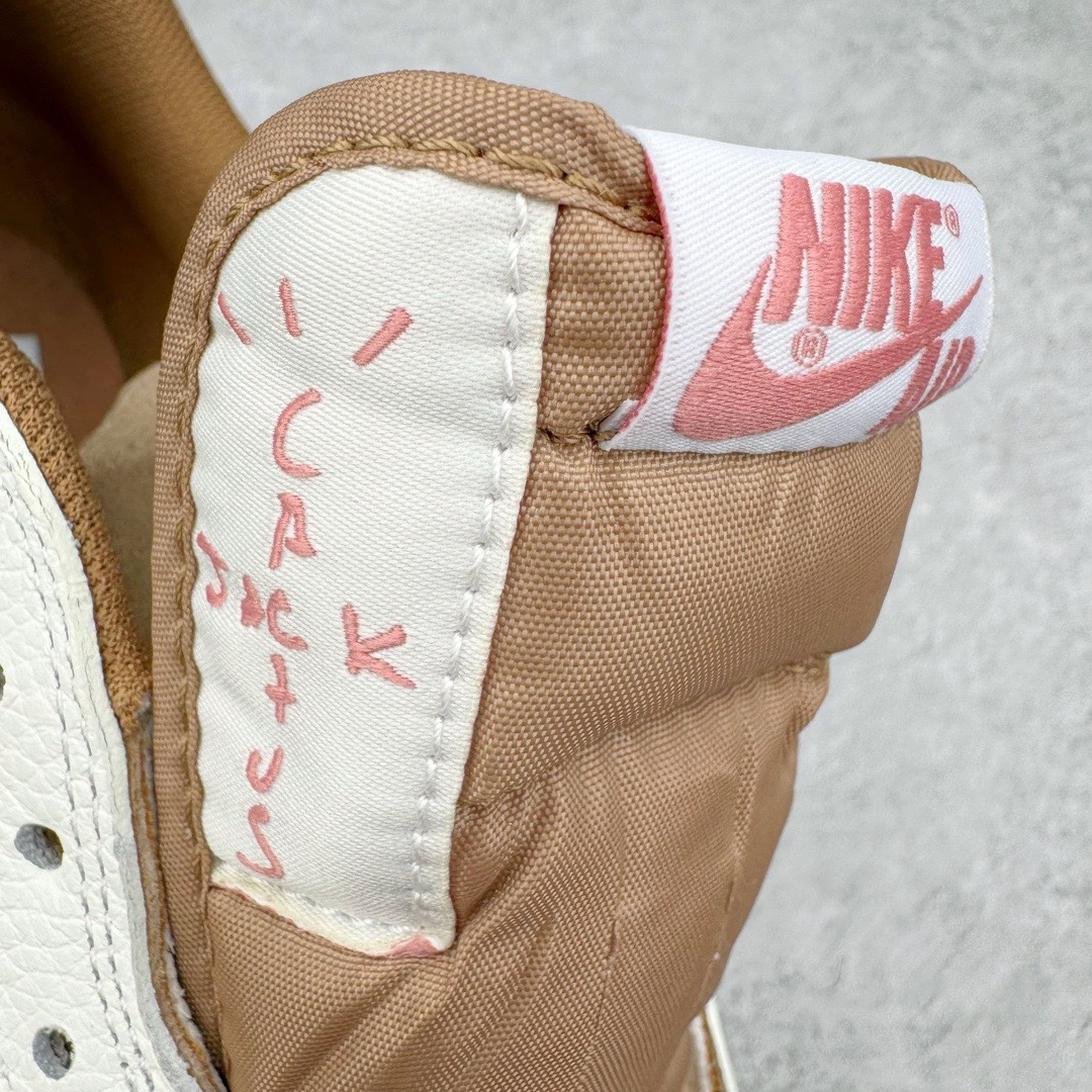 图片[15]-＃KZ神版莞产 Travis Scott x Air Jordan AJ1 Low OG SP TS联名10.0 白粉小麦黄倒钩低帮 DM7866-106 全系列配色 外贸特供批次 新配色不断更新开发 市场中端王者 全套原纸板楦头开发 确保原汁原味 完美呈现一代版型 一比一鞋头弧度高度鞋身弧度 此版本只针对中端市场 细节品控鞋型随意秒杀市面同价位 鞋型完美 不臃肿别扭 头层皮料加持 用料绝不含糊 进口玻璃冲刀皮料裁剪零毛边 电脑针车工艺 超高鞋面清洁度 最高QC检验标准 控制溢胶瑕疵 原盒原配 飞翼3D高频深度立体 工艺方面大到整体鞋型 漏斗收腰 底线拉帮 LOGO立体程度 小到针眼排布 载片对称 冲孔效果 鞋标规范 鞋垫背胶等等 无一不是口碑收割 每双都是一个回头客 尺码：36 36.5 37.5 38 38.5 39 40 40.5 41 42 42.5 43 44 44.5 45 46 47.5-选品中心