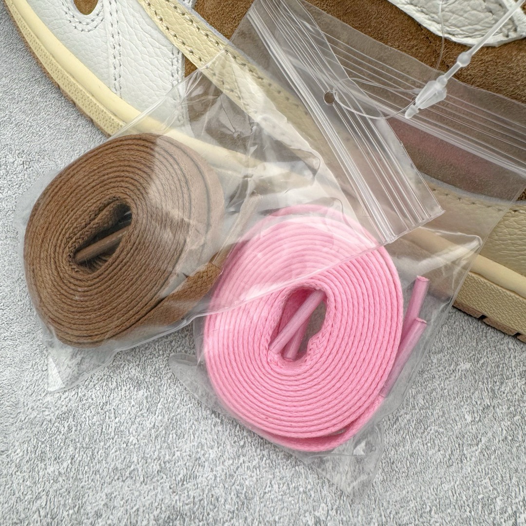 图片[19]-＃KZ神版莞产 Travis Scott x Air Jordan AJ1 Low OG SP TS联名10.0 白粉小麦黄倒钩低帮 DM7866-106 全系列配色 外贸特供批次 新配色不断更新开发 市场中端王者 全套原纸板楦头开发 确保原汁原味 完美呈现一代版型 一比一鞋头弧度高度鞋身弧度 此版本只针对中端市场 细节品控鞋型随意秒杀市面同价位 鞋型完美 不臃肿别扭 头层皮料加持 用料绝不含糊 进口玻璃冲刀皮料裁剪零毛边 电脑针车工艺 超高鞋面清洁度 最高QC检验标准 控制溢胶瑕疵 原盒原配 飞翼3D高频深度立体 工艺方面大到整体鞋型 漏斗收腰 底线拉帮 LOGO立体程度 小到针眼排布 载片对称 冲孔效果 鞋标规范 鞋垫背胶等等 无一不是口碑收割 每双都是一个回头客 尺码：36 36.5 37.5 38 38.5 39 40 40.5 41 42 42.5 43 44 44.5 45 46 47.5-选品中心