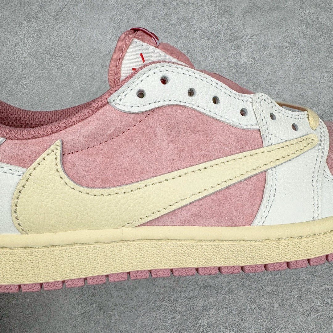 图片[10]-＃KZ神版莞产 Travis Scott x Air Jordan AJ1 Low OG SP TS联名9.0 白粉倒钩低帮 DM7866-600 全系列配色 外贸特供批次 新配色不断更新开发 市场中端王者 全套原纸板楦头开发 确保原汁原味 完美呈现一代版型 一比一鞋头弧度高度鞋身弧度 此版本只针对中端市场 细节品控鞋型随意秒杀市面同价位 鞋型完美 不臃肿别扭 头层皮料加持 用料绝不含糊 进口玻璃冲刀皮料裁剪零毛边 电脑针车工艺 超高鞋面清洁度 最高QC检验标准 控制溢胶瑕疵 原盒原配 飞翼3D高频深度立体 工艺方面大到整体鞋型 漏斗收腰 底线拉帮 LOGO立体程度 小到针眼排布 载片对称 冲孔效果 鞋标规范 鞋垫背胶等等 无一不是口碑收割 每双都是一个回头客 尺码：36 36.5 37.5 38 38.5 39 40 40.5 41 42 42.5 43 44 44.5 45 46 47.5-选品中心
