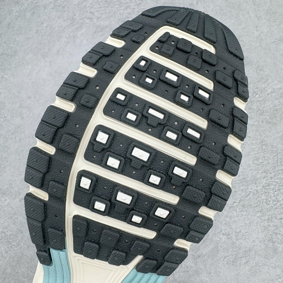 图片[21]-＃HP纯原 NK P-6000 系列低帮复古老爹风休闲运动舒适慢跑鞋 白银 FN7509-029 购入原鞋原装纸板楦头开发 独家私模四层组合大底 市场唯一正确版本 良心定价 新配色陆续出货 进口三文治网面 融合 Pegasus 过往运动鞋设计 助力 21 世纪早期跑步运动跃升时尚新高度 采用透气网眼布、运动风格线条和耐穿覆面 兼具吸睛外观和舒适感受 中底泡绵以田径赛道为灵感 打造厚实设计 缔造出众缓震性能 尺码：36 36.5 37.5 38 38.5 39 40 40.5 41 42 42.5 43 44 44.5 45 46-选品中心