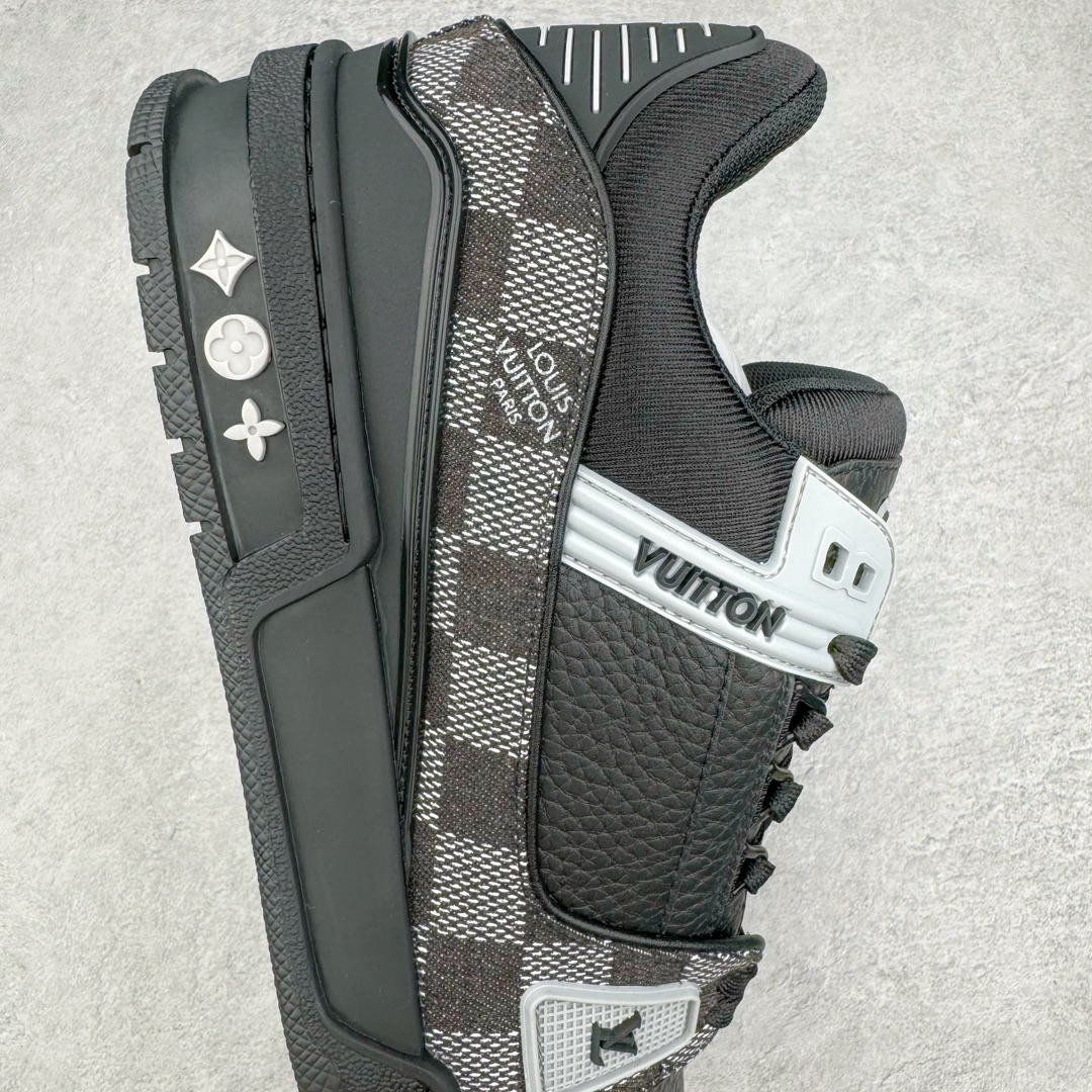 图片[6]-＃GD广顶 Louis Vuitton Trainer lv路易威登时装走秀运动时尚板鞋 外贸零售特供批次 2023全新纸板数据 印花高频效果碾压市面 市售天花板产物 耗时半年巨作 全套原厂新版原纸板楦头开发 原厂特供皮料加持 市场所有版本中综合最强的货品 GD实力大厂出品 全网最全配色更新最快 最成熟的做工稳定的品控 完美鞋型超高的清洁度 零毛边线头瑕疵 全套原楦原纸版原鞋开模 全网最具灵魂的版型 正确原装黄色鞋盒 正确中底印花 鞋面印花3D高频深度立体 全鞋电脑针车 紧密相连 针距密度一致 环保乳胶注塑鞋垫 厚度脚感还原原版 皮面裁剪部位 统一油边封口工艺 原装橡胶大底含胶量大底组合零偏差 专柜全套包装 防尘袋 说明书 质保卡 男女鞋 尺码：35 36 37 38 39 40 41 42 43 44 45-选品中心