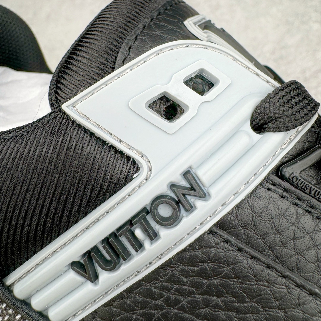 图片[19]-＃GD广顶 Louis Vuitton Trainer lv路易威登时装走秀运动时尚板鞋 外贸零售特供批次 2023全新纸板数据 印花高频效果碾压市面 市售天花板产物 耗时半年巨作 全套原厂新版原纸板楦头开发 原厂特供皮料加持 市场所有版本中综合最强的货品 GD实力大厂出品 全网最全配色更新最快 最成熟的做工稳定的品控 完美鞋型超高的清洁度 零毛边线头瑕疵 全套原楦原纸版原鞋开模 全网最具灵魂的版型 正确原装黄色鞋盒 正确中底印花 鞋面印花3D高频深度立体 全鞋电脑针车 紧密相连 针距密度一致 环保乳胶注塑鞋垫 厚度脚感还原原版 皮面裁剪部位 统一油边封口工艺 原装橡胶大底含胶量大底组合零偏差 专柜全套包装 防尘袋 说明书 质保卡 男女鞋 尺码：35 36 37 38 39 40 41 42 43 44 45-选品中心