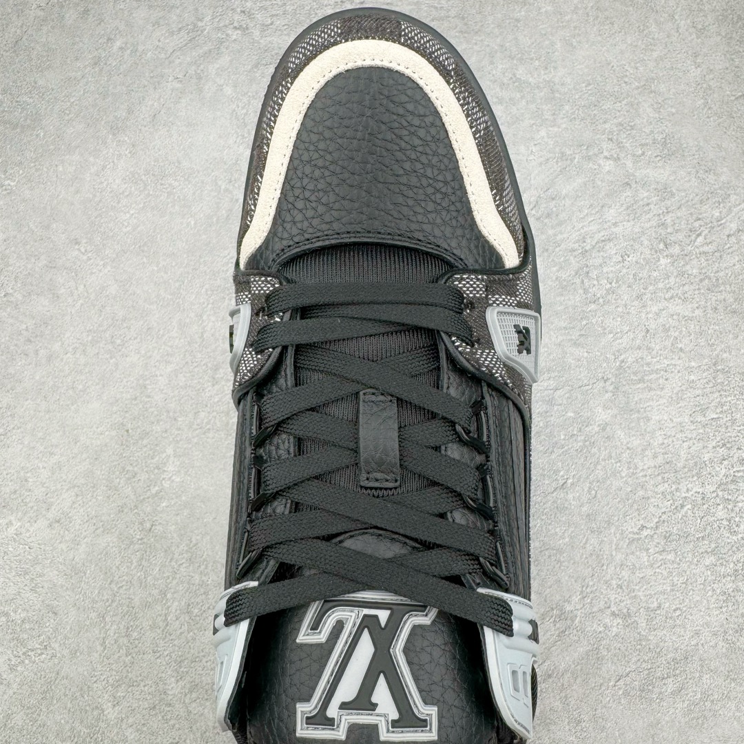 图片[4]-＃GD广顶 Louis Vuitton Trainer lv路易威登时装走秀运动时尚板鞋 外贸零售特供批次 2023全新纸板数据 印花高频效果碾压市面 市售天花板产物 耗时半年巨作 全套原厂新版原纸板楦头开发 原厂特供皮料加持 市场所有版本中综合最强的货品 GD实力大厂出品 全网最全配色更新最快 最成熟的做工稳定的品控 完美鞋型超高的清洁度 零毛边线头瑕疵 全套原楦原纸版原鞋开模 全网最具灵魂的版型 正确原装黄色鞋盒 正确中底印花 鞋面印花3D高频深度立体 全鞋电脑针车 紧密相连 针距密度一致 环保乳胶注塑鞋垫 厚度脚感还原原版 皮面裁剪部位 统一油边封口工艺 原装橡胶大底含胶量大底组合零偏差 专柜全套包装 防尘袋 说明书 质保卡 男女鞋 尺码：35 36 37 38 39 40 41 42 43 44 45-选品中心