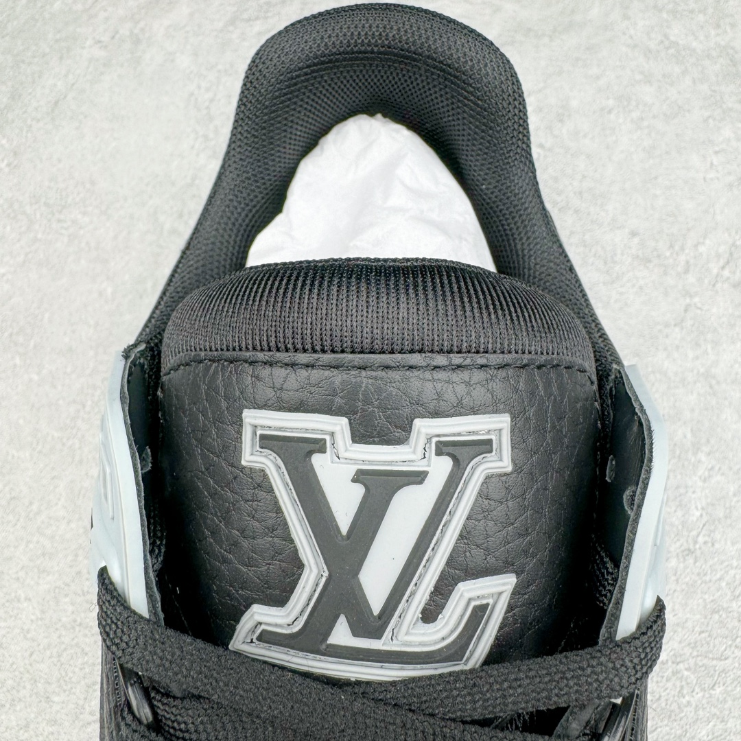 图片[13]-＃GD广顶 Louis Vuitton Trainer lv路易威登时装走秀运动时尚板鞋 外贸零售特供批次 2023全新纸板数据 印花高频效果碾压市面 市售天花板产物 耗时半年巨作 全套原厂新版原纸板楦头开发 原厂特供皮料加持 市场所有版本中综合最强的货品 GD实力大厂出品 全网最全配色更新最快 最成熟的做工稳定的品控 完美鞋型超高的清洁度 零毛边线头瑕疵 全套原楦原纸版原鞋开模 全网最具灵魂的版型 正确原装黄色鞋盒 正确中底印花 鞋面印花3D高频深度立体 全鞋电脑针车 紧密相连 针距密度一致 环保乳胶注塑鞋垫 厚度脚感还原原版 皮面裁剪部位 统一油边封口工艺 原装橡胶大底含胶量大底组合零偏差 专柜全套包装 防尘袋 说明书 质保卡 男女鞋 尺码：35 36 37 38 39 40 41 42 43 44 45-选品中心