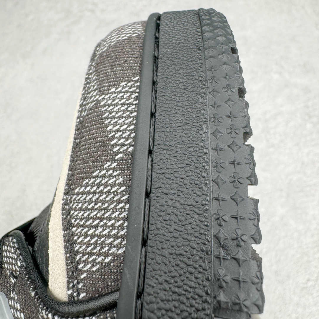 图片[21]-＃GD广顶 Louis Vuitton Trainer lv路易威登时装走秀运动时尚板鞋 外贸零售特供批次 2023全新纸板数据 印花高频效果碾压市面 市售天花板产物 耗时半年巨作 全套原厂新版原纸板楦头开发 原厂特供皮料加持 市场所有版本中综合最强的货品 GD实力大厂出品 全网最全配色更新最快 最成熟的做工稳定的品控 完美鞋型超高的清洁度 零毛边线头瑕疵 全套原楦原纸版原鞋开模 全网最具灵魂的版型 正确原装黄色鞋盒 正确中底印花 鞋面印花3D高频深度立体 全鞋电脑针车 紧密相连 针距密度一致 环保乳胶注塑鞋垫 厚度脚感还原原版 皮面裁剪部位 统一油边封口工艺 原装橡胶大底含胶量大底组合零偏差 专柜全套包装 防尘袋 说明书 质保卡 男女鞋 尺码：35 36 37 38 39 40 41 42 43 44 45-选品中心