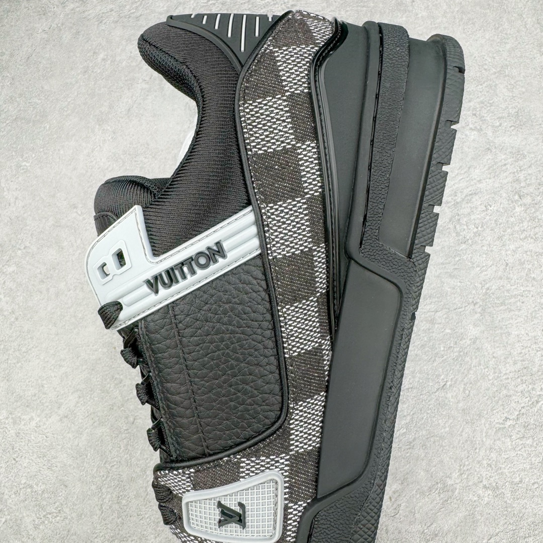 图片[7]-＃GD广顶 Louis Vuitton Trainer lv路易威登时装走秀运动时尚板鞋 外贸零售特供批次 2023全新纸板数据 印花高频效果碾压市面 市售天花板产物 耗时半年巨作 全套原厂新版原纸板楦头开发 原厂特供皮料加持 市场所有版本中综合最强的货品 GD实力大厂出品 全网最全配色更新最快 最成熟的做工稳定的品控 完美鞋型超高的清洁度 零毛边线头瑕疵 全套原楦原纸版原鞋开模 全网最具灵魂的版型 正确原装黄色鞋盒 正确中底印花 鞋面印花3D高频深度立体 全鞋电脑针车 紧密相连 针距密度一致 环保乳胶注塑鞋垫 厚度脚感还原原版 皮面裁剪部位 统一油边封口工艺 原装橡胶大底含胶量大底组合零偏差 专柜全套包装 防尘袋 说明书 质保卡 男女鞋 尺码：35 36 37 38 39 40 41 42 43 44 45-选品中心