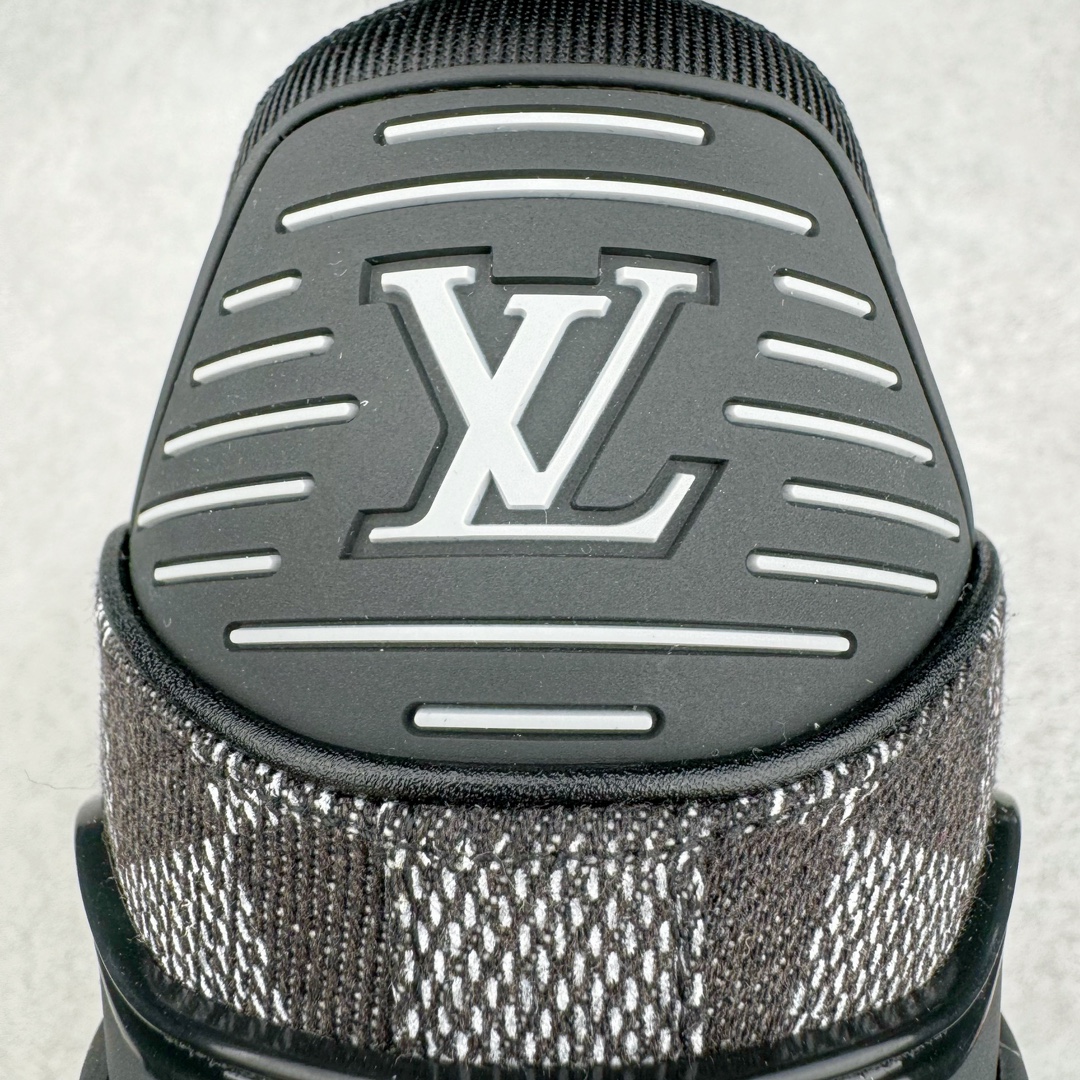 图片[25]-＃GD广顶 Louis Vuitton Trainer lv路易威登时装走秀运动时尚板鞋 外贸零售特供批次 2023全新纸板数据 印花高频效果碾压市面 市售天花板产物 耗时半年巨作 全套原厂新版原纸板楦头开发 原厂特供皮料加持 市场所有版本中综合最强的货品 GD实力大厂出品 全网最全配色更新最快 最成熟的做工稳定的品控 完美鞋型超高的清洁度 零毛边线头瑕疵 全套原楦原纸版原鞋开模 全网最具灵魂的版型 正确原装黄色鞋盒 正确中底印花 鞋面印花3D高频深度立体 全鞋电脑针车 紧密相连 针距密度一致 环保乳胶注塑鞋垫 厚度脚感还原原版 皮面裁剪部位 统一油边封口工艺 原装橡胶大底含胶量大底组合零偏差 专柜全套包装 防尘袋 说明书 质保卡 男女鞋 尺码：35 36 37 38 39 40 41 42 43 44 45-选品中心