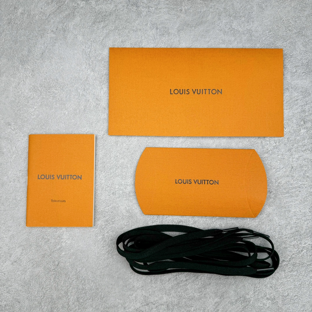 图片[26]-＃GD广顶 Louis Vuitton Trainer lv路易威登时装走秀运动时尚板鞋 外贸零售特供批次 2023全新纸板数据 印花高频效果碾压市面 市售天花板产物 耗时半年巨作 全套原厂新版原纸板楦头开发 原厂特供皮料加持 市场所有版本中综合最强的货品 GD实力大厂出品 全网最全配色更新最快 最成熟的做工稳定的品控 完美鞋型超高的清洁度 零毛边线头瑕疵 全套原楦原纸版原鞋开模 全网最具灵魂的版型 正确原装黄色鞋盒 正确中底印花 鞋面印花3D高频深度立体 全鞋电脑针车 紧密相连 针距密度一致 环保乳胶注塑鞋垫 厚度脚感还原原版 皮面裁剪部位 统一油边封口工艺 原装橡胶大底含胶量大底组合零偏差 专柜全套包装 防尘袋 说明书 质保卡 男女鞋 尺码：35 36 37 38 39 40 41 42 43 44 45-选品中心