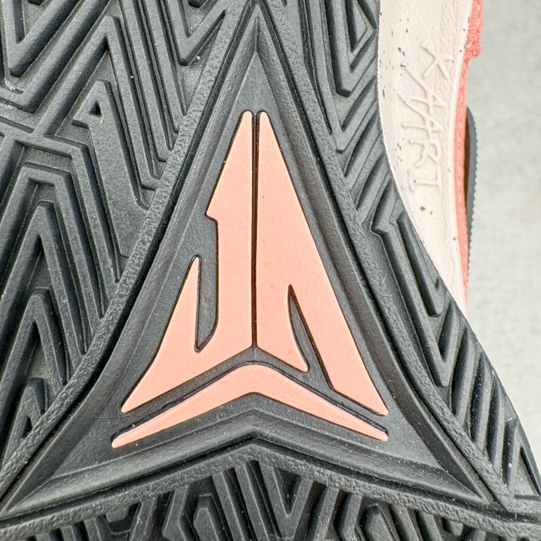 图片[23]-＃灭世 NK Ja 1 莫兰特一代实战篮球鞋 红黑白 FV1288-600 实战属性直接拉满 实战天花板上限再度提升 实战亲测-性能体验吊打国产同价位鞋款 增配前掌ZOOM TURBO➕抗扭片➕后掌马蹄ZOOM气垫（正品仅配置前掌长方形zoom气垫）采用科比4代鞋楦以及龙骨数据打造 小科4实至名归（完美解决正品压脚趾问题）鞋身➕鞋头增配高频补强层 提升鞋头以及脚踝支撑性 鞋垫采用科比4代元年高弹缓震垫材质-磨合一场直接贴合脚型 外底加厚2mm 升级止滑配方 磨合一次 抓地原地起飞 最强莫兰特一代有且只在灭世纯原（支持市场任意货品正面PK）真材实料 肉眼可见 革新升级绝非空穴来风 灭世纯原内外兼修 用态度诠释最强实战货品 缓震配置独家革新 实战属性直接拉满 实战天花板上限再度提升 实战亲测-性能体验吊打国产同价位鞋款 增配前掌ZOOM TURBO➕抗扭片➕后掌马蹄ZOOM气垫（正品仅配置前掌长方形zoom气垫）采用科比4代鞋楦以及龙骨数据打造 小科4实至名归（完美解决正品压脚趾问题）鞋身➕鞋头增配高频补强层 提升鞋头以及脚踝支撑性 鞋垫采用科比4代元年高弹缓震垫材质-磨合一场直接贴合脚型 外底加厚2mm 升级止滑配方 磨合一次 抓地原地起飞 最强莫兰特一代有且只在灭世纯原（支持市场任意货品正面PK）真材实料 肉眼可见 革新升级绝非空穴来风 灭世纯原内外兼修 用态度诠释最强实战货品 尺码：39 40 40.5 41 42 42.5 43 44 44.5 45 46-选品中心