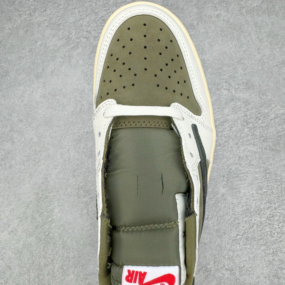 图片[4]-＃DT同源福利回馈 Travis Scott x Air Jordan AJ1 Low OG SP TS联名倒钩8.0低帮 白橄榄绿 DM7866-200 头层皮料加持 DT同源全套原纸板楦头开发 确保原汁原味 完美呈现倒钩版型 原档案转印油墨一体 一码一磨具拒绝假半码 此版本只针对中端市场 皮料材质有所更替 其他数据细节工艺流程均保持一致 绝不口嗨 原盒原配 外盒透明胶套 内侧字体 工整带凹凸感 原厂拉帮工艺 针距密度一致 后跟弧度收口自然不对折 极致一眼正品既视感 进口玻璃冲刀皮料裁剪零毛边 承诺百分百一致原鞋 全鞋电脑针车工艺 进口港宝加持 后跟自然饱满 全鞋荧光划线卡点 追求极致完美 每一双都是工艺品 多重QC质检 超越公司货的品控标准 尺码：36 36.5 37.5 38 38.5 39 40 40.5 41 42 42.5 43 44 44.5 45 46 47.5-选品中心