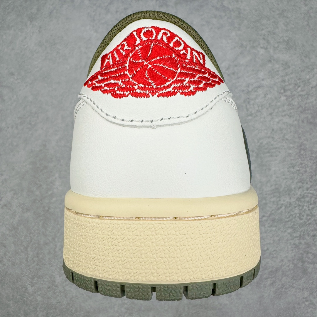 图片[8]-＃DT同源福利回馈 Travis Scott x Air Jordan AJ1 Low OG SP TS联名倒钩8.0低帮 白橄榄绿 DM7866-200 头层皮料加持 DT同源全套原纸板楦头开发 确保原汁原味 完美呈现倒钩版型 原档案转印油墨一体 一码一磨具拒绝假半码 此版本只针对中端市场 皮料材质有所更替 其他数据细节工艺流程均保持一致 绝不口嗨 原盒原配 外盒透明胶套 内侧字体 工整带凹凸感 原厂拉帮工艺 针距密度一致 后跟弧度收口自然不对折 极致一眼正品既视感 进口玻璃冲刀皮料裁剪零毛边 承诺百分百一致原鞋 全鞋电脑针车工艺 进口港宝加持 后跟自然饱满 全鞋荧光划线卡点 追求极致完美 每一双都是工艺品 多重QC质检 超越公司货的品控标准 尺码：36 36.5 37.5 38 38.5 39 40 40.5 41 42 42.5 43 44 44.5 45 46 47.5-选品中心