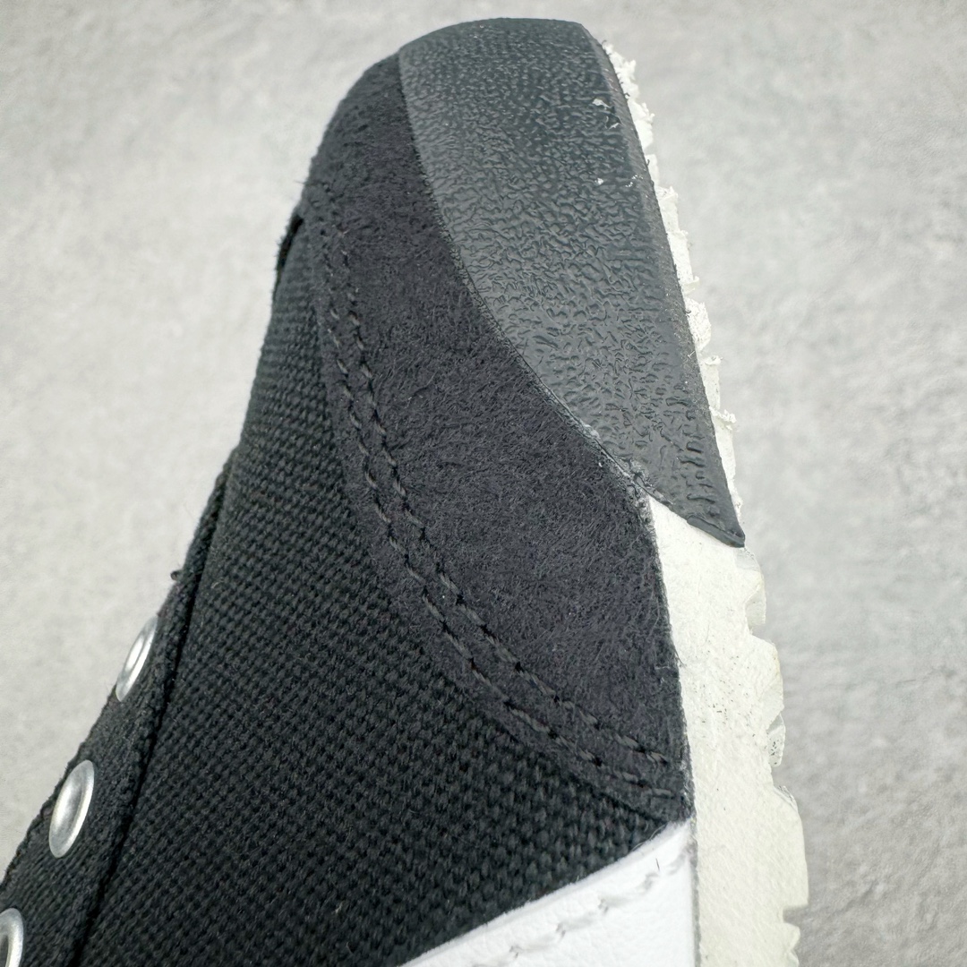 图片[19]-＃HK纯原福利 Asics Onitsuka Tiger MEXICO 66 亚瑟士鬼冢虎复古经典板鞋 市场最强版本 原厂牛津布加持 海外订单工厂出品 超成熟稳定的做工品控 原装全套纸板楦头开发 原汁原味 完美呈现版型 私模正确鞋底咬花纹路 一比一鞋头弧度高度鞋身弧度 绝不口嗨 细节品控鞋型随意秒杀市面 原档咬花纹路私模大底 一个单元有六个三角形 总体形拼接呈现花瓣状 官方四联吊牌 原装Ortholite轻量化鞋垫 原盒原配 质保卡 说明书 钢印防尘纸 纸板中底带钢印 乳胶组合鞋垫 支持全方位的对比专柜 产品从款式颜色造型上体现出追求舒适和细节的完美 鞋类更是推崇手工制作的严谨与完美 融舒适性与可穿性的设计风格 注重细节的完美和别致魅力 既保持稳重 又不失轻松的时尚感 尺码：36 37 37.5 38 39 39.5 40 40.5 41.5 42 42.5 43.5 44 45 46-选品中心