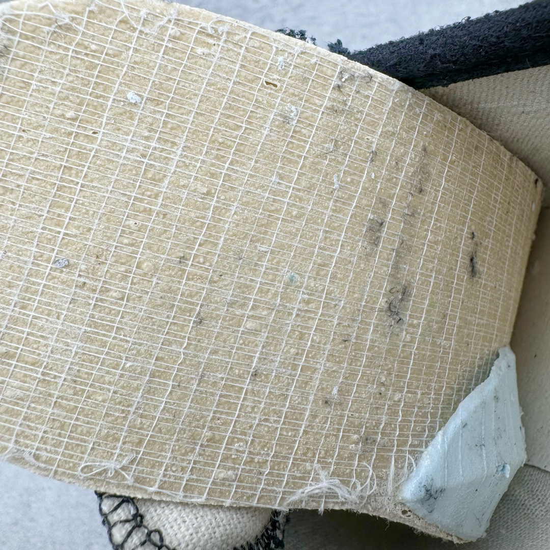 图片[11]-＃HK纯原福利 Asics Onitsuka Tiger MEXICO 66 亚瑟士鬼冢虎复古经典板鞋 市场最强版本 原厂牛津布加持 海外订单工厂出品 超成熟稳定的做工品控 原装全套纸板楦头开发 原汁原味 完美呈现版型 私模正确鞋底咬花纹路 一比一鞋头弧度高度鞋身弧度 绝不口嗨 细节品控鞋型随意秒杀市面 原档咬花纹路私模大底 一个单元有六个三角形 总体形拼接呈现花瓣状 官方四联吊牌 原装Ortholite轻量化鞋垫 原盒原配 质保卡 说明书 钢印防尘纸 纸板中底带钢印 乳胶组合鞋垫 支持全方位的对比专柜 产品从款式颜色造型上体现出追求舒适和细节的完美 鞋类更是推崇手工制作的严谨与完美 融舒适性与可穿性的设计风格 注重细节的完美和别致魅力 既保持稳重 又不失轻松的时尚感 尺码：36 37 37.5 38 39 39.5 40 40.5 41.5 42 42.5 43.5 44 45 46-选品中心