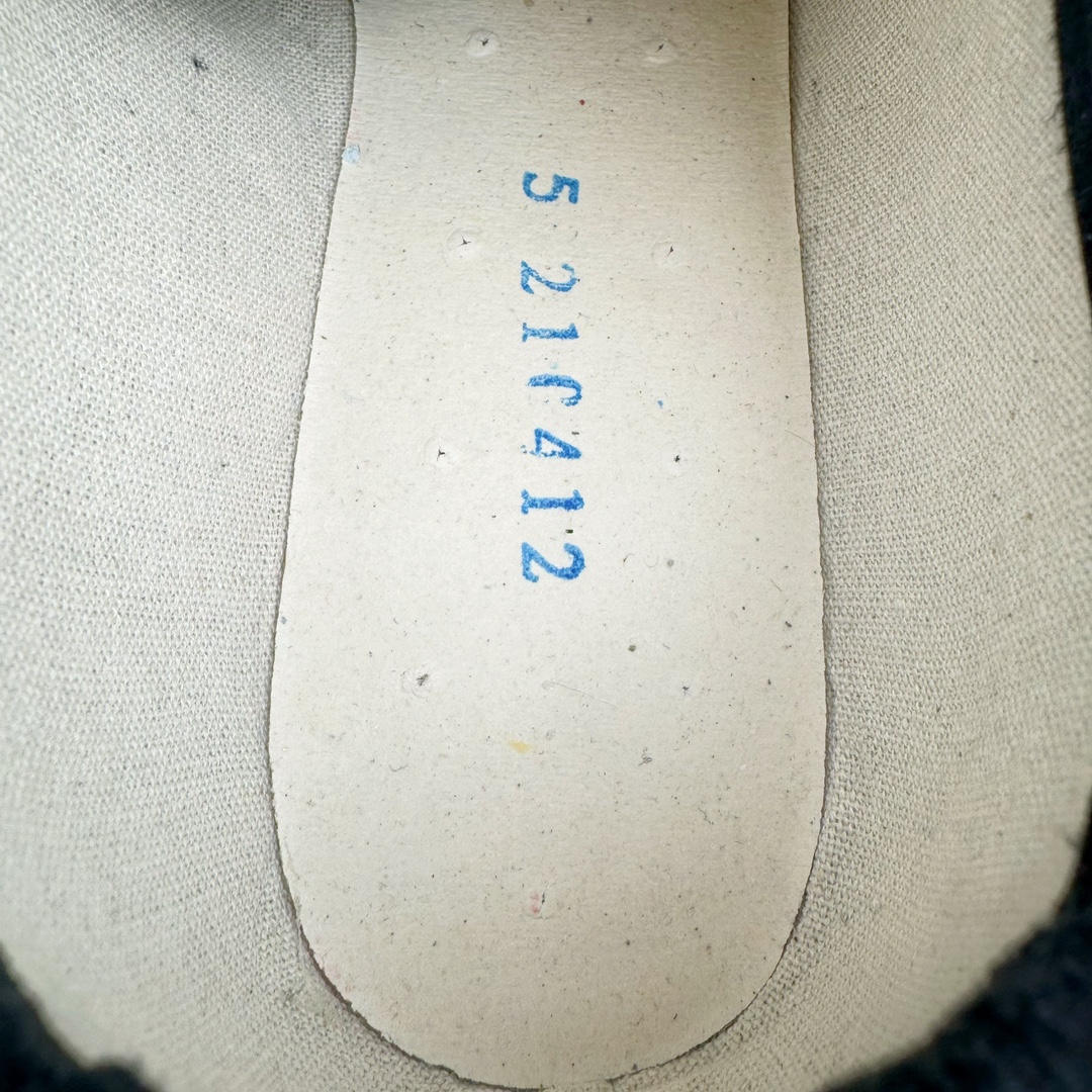 图片[10]-＃HK纯原福利 Asics Onitsuka Tiger MEXICO 66 亚瑟士鬼冢虎复古经典板鞋 市场最强版本 原厂牛津布加持 海外订单工厂出品 超成熟稳定的做工品控 原装全套纸板楦头开发 原汁原味 完美呈现版型 私模正确鞋底咬花纹路 一比一鞋头弧度高度鞋身弧度 绝不口嗨 细节品控鞋型随意秒杀市面 原档咬花纹路私模大底 一个单元有六个三角形 总体形拼接呈现花瓣状 官方四联吊牌 原装Ortholite轻量化鞋垫 原盒原配 质保卡 说明书 钢印防尘纸 纸板中底带钢印 乳胶组合鞋垫 支持全方位的对比专柜 产品从款式颜色造型上体现出追求舒适和细节的完美 鞋类更是推崇手工制作的严谨与完美 融舒适性与可穿性的设计风格 注重细节的完美和别致魅力 既保持稳重 又不失轻松的时尚感 尺码：36 37 37.5 38 39 39.5 40 40.5 41.5 42 42.5 43.5 44 45 46-选品中心