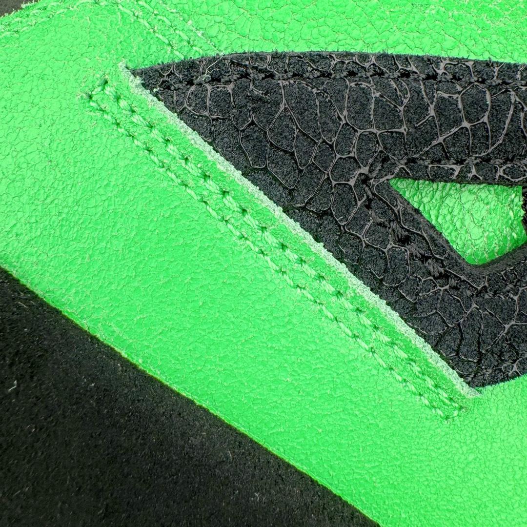 图片[18]-＃GX Air Jordan AJ4 Retro \\\”Manila\\\” 马尼拉绿色 AJ-965234 圈内最强四代 独家外贸特供尺码含 45.5 49.5 50.5 耗时半年巨作 全套原纸板楦头开发 原厂特供皮料加持 确保原汁原味 完美呈现四代版型 一比一鞋头弧度高度鞋身弧度 数据细节工艺流程均保持原鞋一致 原厂TPU网格鞋带扣 正确内里网布 菱角分明不变形无多余毛边 柔软性质感一致于原鞋 市场唯一原厂鞋扣模具 背面可见隐藏注塑口 原厂织唛标 原厂飞人电绣工艺 尾指中部跳三针 独家绑鞋带手法 印刷中底布 四线拉帮 米色美纹纸贴合固定 进口港宝加持 后跟自然饱满 全鞋荧光划线卡点 追求极致完美 每一双都是工艺品 多重QC质检 超越公司货的品控标准 实实在在的免检产品 注意原盒需要报货备注价格100元 损坏不退 尺码：40 40.5 41 42 42.5 43 44 44.5 45 45.5 46 47.5 48.5 49.5 50.5-选品中心