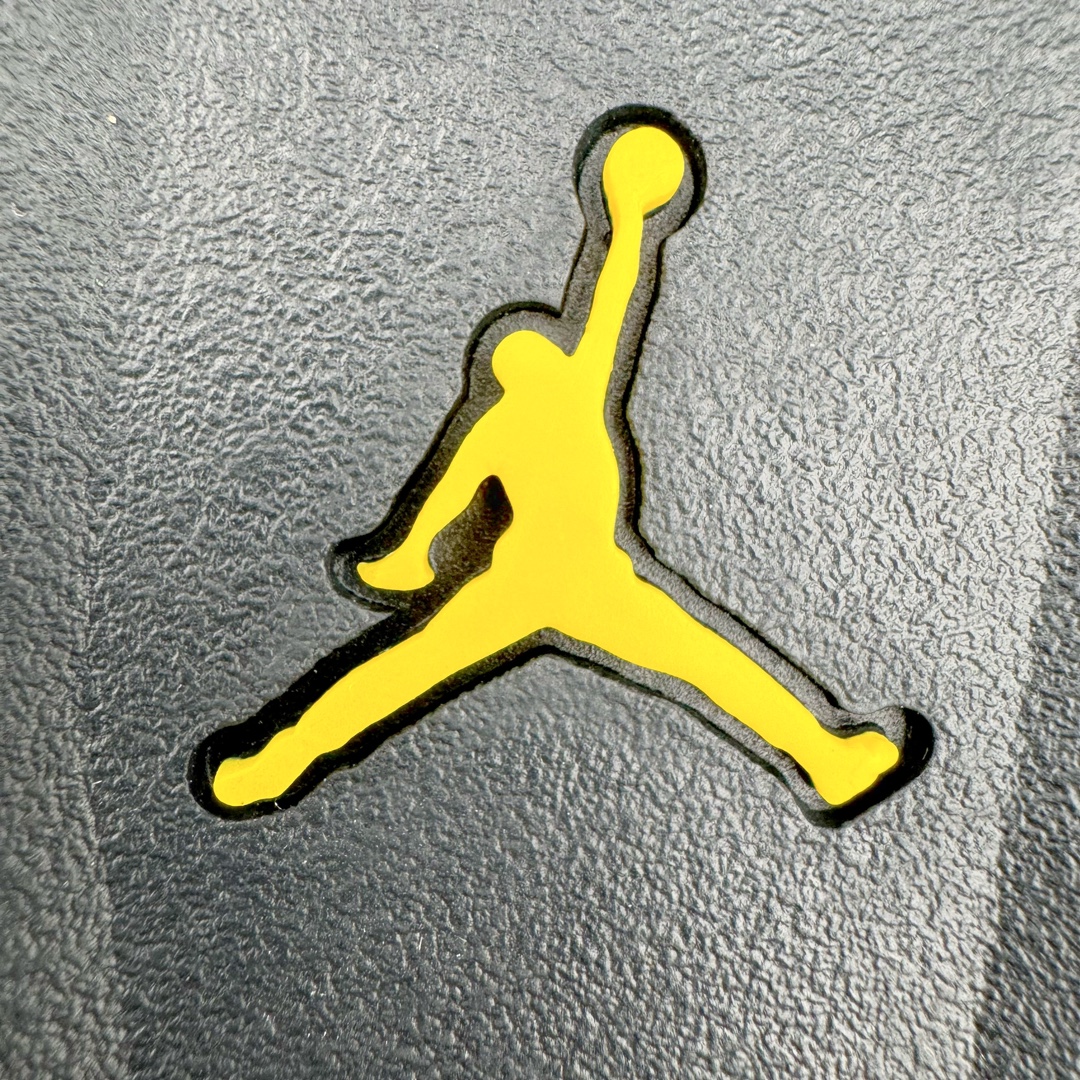 图片[23]-＃GX Air Jordan AJ4 Retro \\\”Manila\\\” 马尼拉绿色 AJ-965234 圈内最强四代 独家外贸特供尺码含 45.5 49.5 50.5 耗时半年巨作 全套原纸板楦头开发 原厂特供皮料加持 确保原汁原味 完美呈现四代版型 一比一鞋头弧度高度鞋身弧度 数据细节工艺流程均保持原鞋一致 原厂TPU网格鞋带扣 正确内里网布 菱角分明不变形无多余毛边 柔软性质感一致于原鞋 市场唯一原厂鞋扣模具 背面可见隐藏注塑口 原厂织唛标 原厂飞人电绣工艺 尾指中部跳三针 独家绑鞋带手法 印刷中底布 四线拉帮 米色美纹纸贴合固定 进口港宝加持 后跟自然饱满 全鞋荧光划线卡点 追求极致完美 每一双都是工艺品 多重QC质检 超越公司货的品控标准 实实在在的免检产品 注意原盒需要报货备注价格100元 损坏不退 尺码：40 40.5 41 42 42.5 43 44 44.5 45 45.5 46 47.5 48.5 49.5 50.5-选品中心