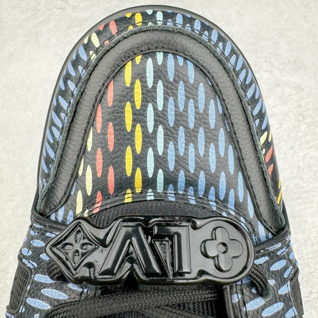 图片[11]-＃纯原福利 最稳版本 lv Trainer Maxi 小胖丁系列面包鞋 驴牌23S时尚走秀款 原版购入开发历时半年开发打造 原版完美楦型 多次调试 达到还原99% 鞋面独家订制细柔小牛皮 厚实织物鞋带 独家私模超轻TPU大底 原配扣子串珠 正确原装黄色鞋盒 正确中底印花 鞋面印花3D高频深度立体 全鞋电脑针车 紧密相连 针距密度一致 皮面裁剪部位 统一油边封口工艺 备受瞩目火热面包鞋再次拉满流量 各地网红上脚 立体饱满的彩色面包鞋身 超大版型重新诠释了 Virgil Abloh大热lv运动时装鞋 完美增高5CM Size 36 37 38 39 40 41 42 43 44 45-选品中心