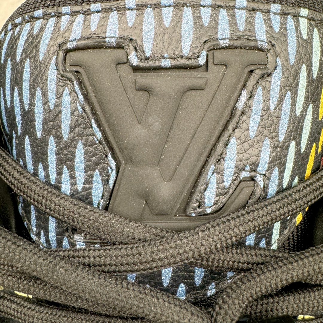 图片[10]-＃纯原福利 最稳版本 lv Trainer Maxi 小胖丁系列面包鞋 驴牌23S时尚走秀款 原版购入开发历时半年开发打造 原版完美楦型 多次调试 达到还原99% 鞋面独家订制细柔小牛皮 厚实织物鞋带 独家私模超轻TPU大底 原配扣子串珠 正确原装黄色鞋盒 正确中底印花 鞋面印花3D高频深度立体 全鞋电脑针车 紧密相连 针距密度一致 皮面裁剪部位 统一油边封口工艺 备受瞩目火热面包鞋再次拉满流量 各地网红上脚 立体饱满的彩色面包鞋身 超大版型重新诠释了 Virgil Abloh大热lv运动时装鞋 完美增高5CM Size 36 37 38 39 40 41 42 43 44 45-选品中心