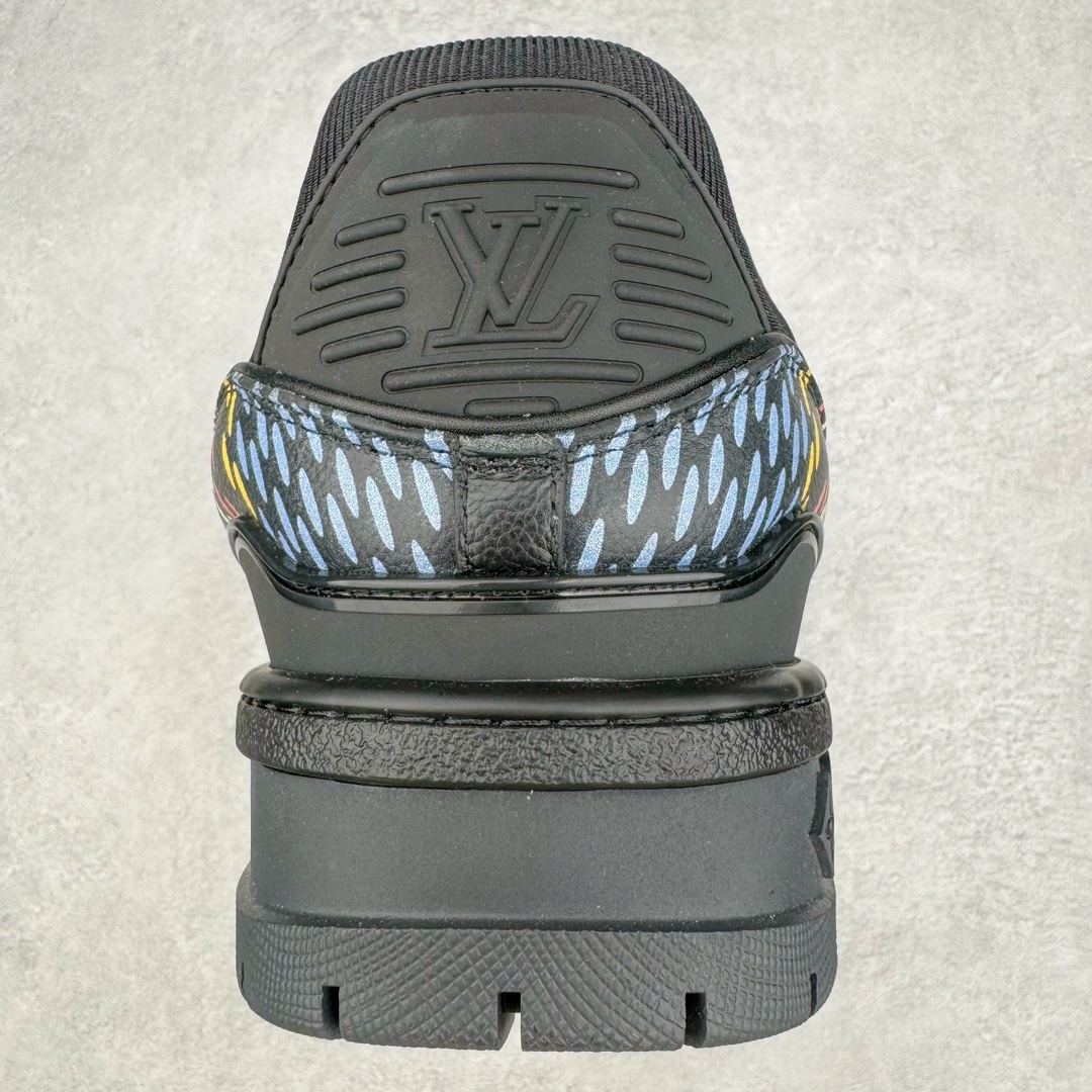 图片[8]-＃纯原福利 最稳版本 lv Trainer Maxi 小胖丁系列面包鞋 驴牌23S时尚走秀款 原版购入开发历时半年开发打造 原版完美楦型 多次调试 达到还原99% 鞋面独家订制细柔小牛皮 厚实织物鞋带 独家私模超轻TPU大底 原配扣子串珠 正确原装黄色鞋盒 正确中底印花 鞋面印花3D高频深度立体 全鞋电脑针车 紧密相连 针距密度一致 皮面裁剪部位 统一油边封口工艺 备受瞩目火热面包鞋再次拉满流量 各地网红上脚 立体饱满的彩色面包鞋身 超大版型重新诠释了 Virgil Abloh大热lv运动时装鞋 完美增高5CM Size 36 37 38 39 40 41 42 43 44 45-选品中心