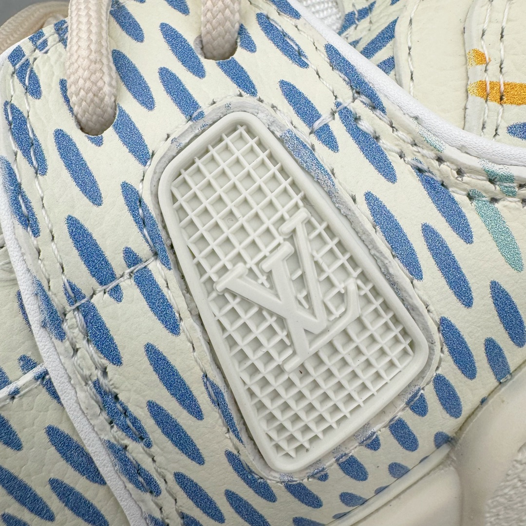 图片[16]-＃纯原福利 最稳版本 lv Trainer Maxi 小胖丁系列面包鞋 驴牌23S时尚走秀款 原版购入开发历时半年开发打造 原版完美楦型 多次调试 达到还原99% 鞋面独家订制细柔小牛皮 厚实织物鞋带 独家私模超轻TPU大底 原配扣子串珠 正确原装黄色鞋盒 正确中底印花 鞋面印花3D高频深度立体 全鞋电脑针车 紧密相连 针距密度一致 皮面裁剪部位 统一油边封口工艺 备受瞩目火热面包鞋再次拉满流量 各地网红上脚 立体饱满的彩色面包鞋身 超大版型重新诠释了 Virgil Abloh大热lv运动时装鞋 完美增高5CM Size 36 37 38 39 40 41 42 43 44 45-选品中心