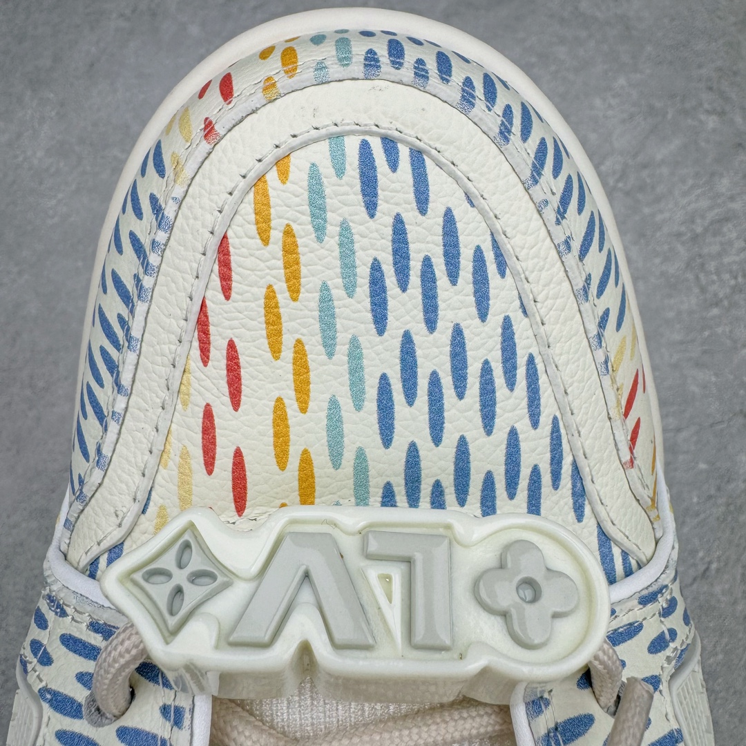 图片[13]-＃纯原福利 最稳版本 lv Trainer Maxi 小胖丁系列面包鞋 驴牌23S时尚走秀款 原版购入开发历时半年开发打造 原版完美楦型 多次调试 达到还原99% 鞋面独家订制细柔小牛皮 厚实织物鞋带 独家私模超轻TPU大底 原配扣子串珠 正确原装黄色鞋盒 正确中底印花 鞋面印花3D高频深度立体 全鞋电脑针车 紧密相连 针距密度一致 皮面裁剪部位 统一油边封口工艺 备受瞩目火热面包鞋再次拉满流量 各地网红上脚 立体饱满的彩色面包鞋身 超大版型重新诠释了 Virgil Abloh大热lv运动时装鞋 完美增高5CM Size 36 37 38 39 40 41 42 43 44 45-选品中心