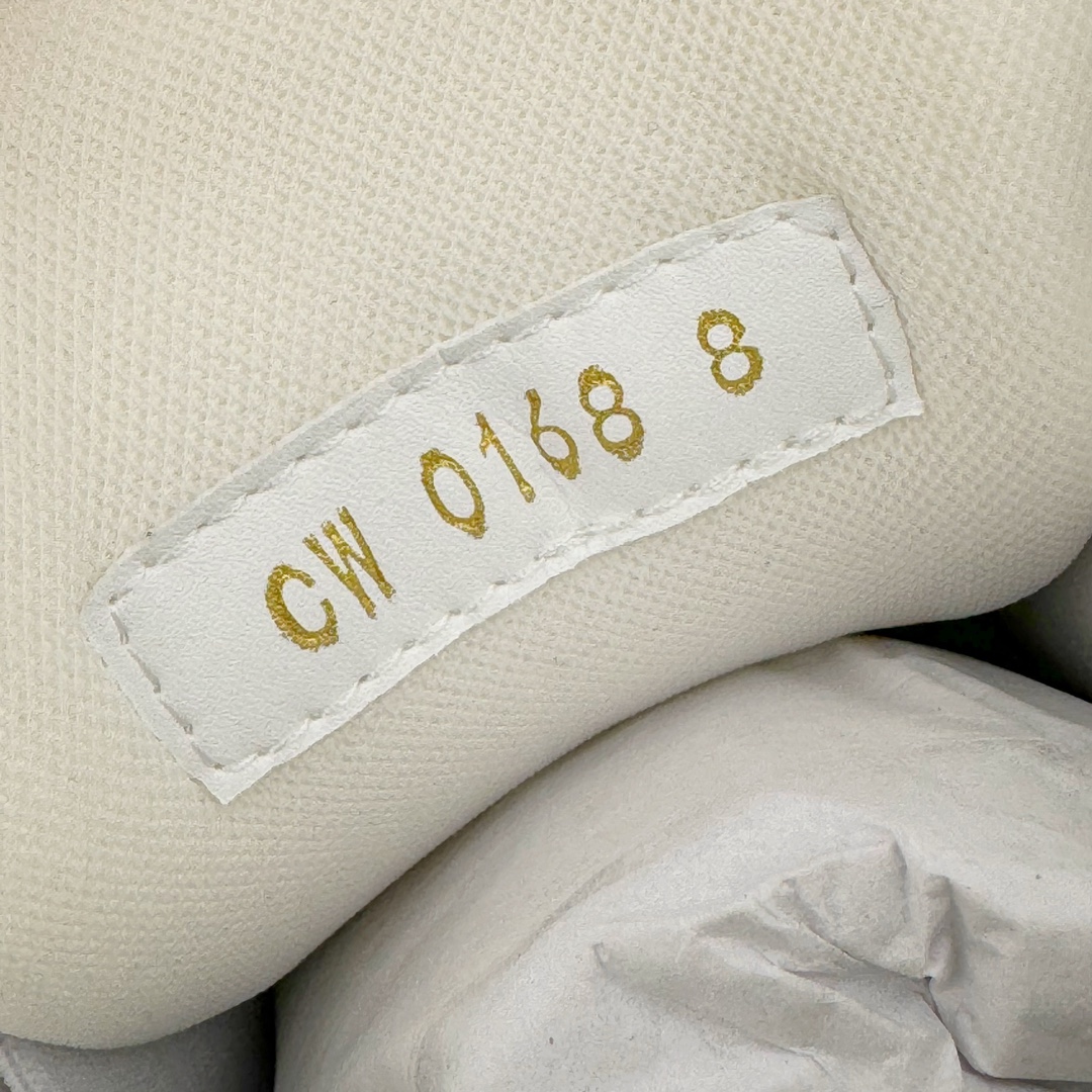 图片[10]-＃纯原福利 最稳版本 lv Trainer Maxi 小胖丁系列面包鞋 驴牌23S时尚走秀款 原版购入开发历时半年开发打造 原版完美楦型 多次调试 达到还原99% 鞋面独家订制细柔小牛皮 厚实织物鞋带 独家私模超轻TPU大底 原配扣子串珠 正确原装黄色鞋盒 正确中底印花 鞋面印花3D高频深度立体 全鞋电脑针车 紧密相连 针距密度一致 皮面裁剪部位 统一油边封口工艺 备受瞩目火热面包鞋再次拉满流量 各地网红上脚 立体饱满的彩色面包鞋身 超大版型重新诠释了 Virgil Abloh大热lv运动时装鞋 完美增高5CM Size 36 37 38 39 40 41 42 43 44 45-选品中心