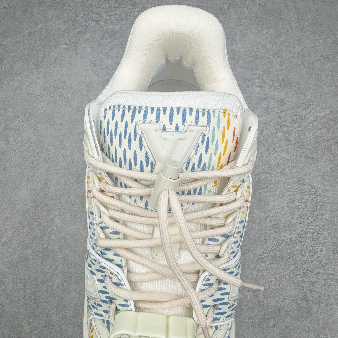 图片[5]-＃纯原福利 最稳版本 lv Trainer Maxi 小胖丁系列面包鞋 驴牌23S时尚走秀款 原版购入开发历时半年开发打造 原版完美楦型 多次调试 达到还原99% 鞋面独家订制细柔小牛皮 厚实织物鞋带 独家私模超轻TPU大底 原配扣子串珠 正确原装黄色鞋盒 正确中底印花 鞋面印花3D高频深度立体 全鞋电脑针车 紧密相连 针距密度一致 皮面裁剪部位 统一油边封口工艺 备受瞩目火热面包鞋再次拉满流量 各地网红上脚 立体饱满的彩色面包鞋身 超大版型重新诠释了 Virgil Abloh大热lv运动时装鞋 完美增高5CM Size 36 37 38 39 40 41 42 43 44 45-选品中心