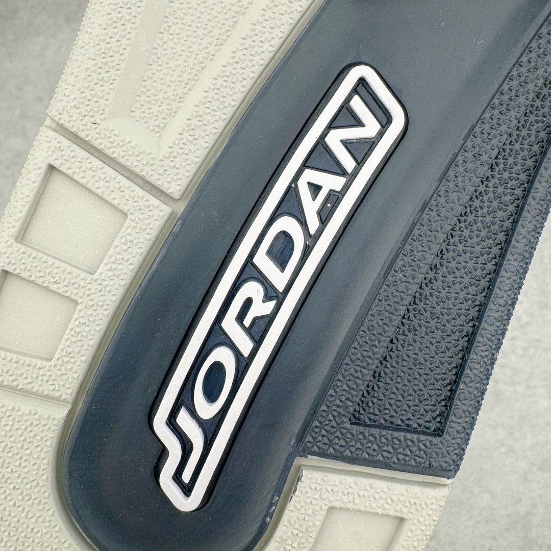 图片[19]-＃K版纯原 Air Jordan AJ3 Retro 北卡蓝 CT8532-104 原楦原纸板开发 确保原汁原味 原厂皮料质感色泽绝无偏差 完美中底拉帮 原厂中底钢印 原档案大底 如假白送 大底纹路 气垫通透度PU的回弹性均百分百还原 原厂电绣鞋舌飞人刺绣针数立体讲究精细欢迎对比正品原鞋 尺码：40 40.5 41 42 42.5 43 44 44.5 45 46 47.5-选品中心