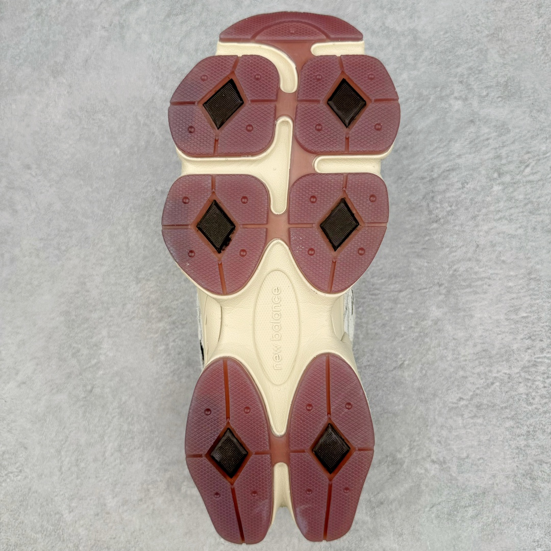 图片[9]-New Balance NB9060 复古运动鞋 新百伦又带来了新鞋型 并且是与芝加哥街头品牌 Joe Freshgoods 的联名款 鞋身主体采用了类似 990 系列的设计风格 与传统复古慢跑鞋区别不大 最大的变化就是鞋底部分 在传统设计的中底外层 增加了多个分区的模块 圆润的线条设计与我们熟悉的 New Balance 风格截然不同 但与同样充满弧形线条的鞋面搭配 看起来毫无违和感 尺码：36-45-选品中心