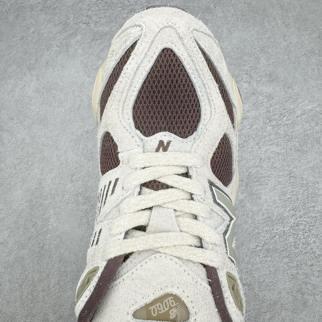 图片[4]-New Balance NB9060 复古运动鞋 新百伦又带来了新鞋型 并且是与芝加哥街头品牌 Joe Freshgoods 的联名款 鞋身主体采用了类似 990 系列的设计风格 与传统复古慢跑鞋区别不大 最大的变化就是鞋底部分 在传统设计的中底外层 增加了多个分区的模块 圆润的线条设计与我们熟悉的 New Balance 风格截然不同 但与同样充满弧形线条的鞋面搭配 看起来毫无违和感 尺码：36-45-选品中心