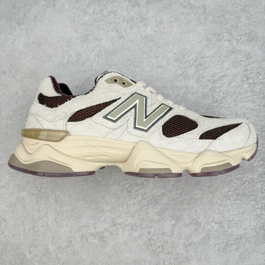 New Balance NB9060 复古运动鞋 新百伦又带来了新鞋型 并且是与芝加哥街头品牌 Joe Freshgoods 的联名款 鞋身主体采用了类似 990 系列的设计风格 与传统复古慢跑鞋区别不大 最大的变化就是鞋底部分 在传统设计的中底外层 增加了多个分区的模块 圆润的线条设计与我们熟悉的 New Balance 风格截然不同 但与同样充满弧形线条的鞋面搭配 看起来毫无违和感 尺码：36-45-选品中心