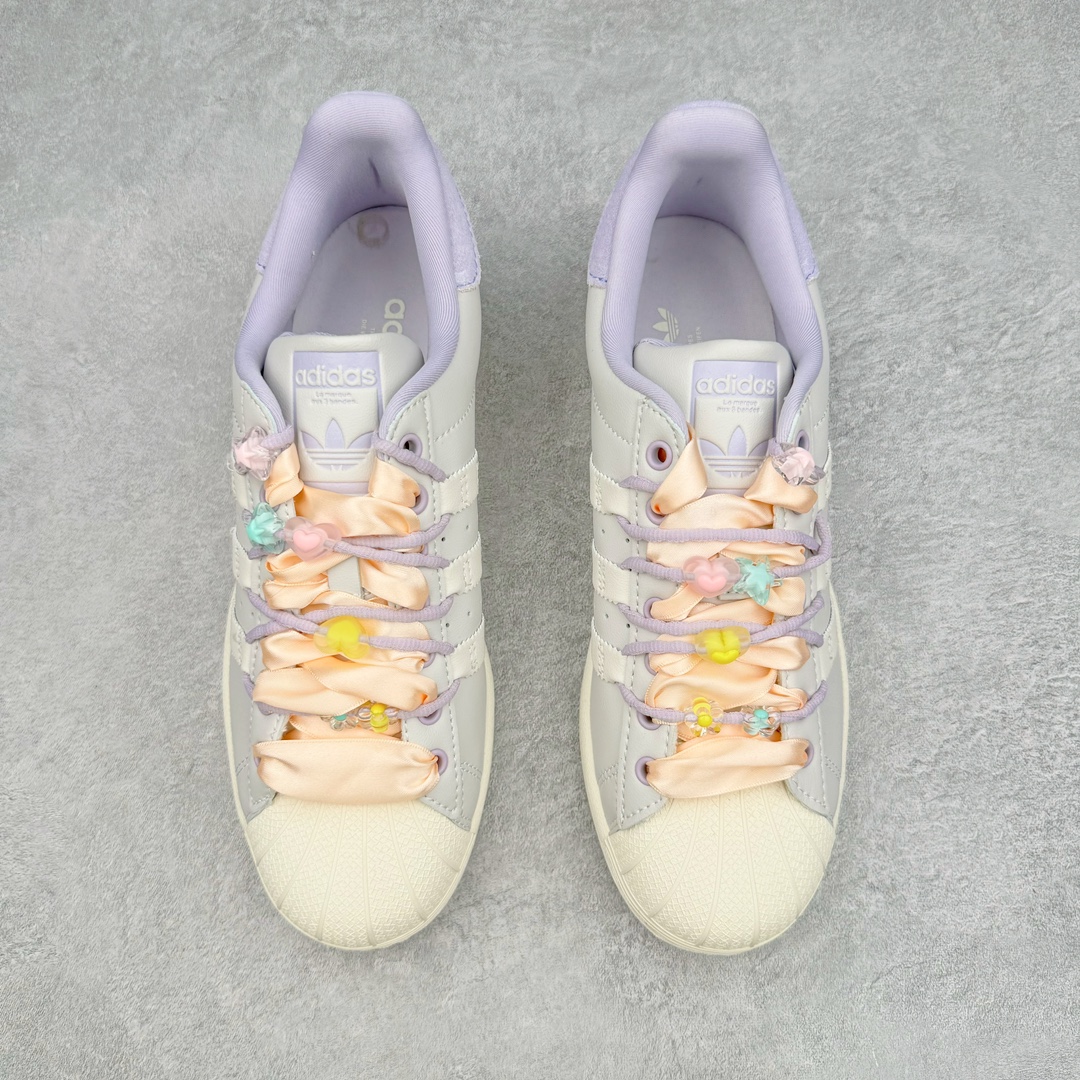 图片[2]-＃F版纯原 AD Originals Superstar 经典复古贝壳头板鞋 IF1804 诞生于1969年 是第一双将全皮面鞋 身与橡胶鞋头结合在一起的低帮篮球鞋 Superstar最开始 是作为高帮篮球鞋Pro Model的低帮版本而出现的 但因为其独特和醒目的橡胶鞋头造型而让大家熟知 被大家形象地称为\\\”shelltoe\\\”贝壳头 在70年代的美国职业篮球场上 接近3/4的NBA球员都将这双Superstar作为场上用鞋 80年代之后 经过不断的改良和发展 Superstar逐渐成为横跨时装、音乐、街头文化、休闲和运动等各大领域的时尚潮鞋 尺码：36 36.5 37 38 38.5 39 40 40.5 41 42 42.5 43 44 44.5 45-选品中心