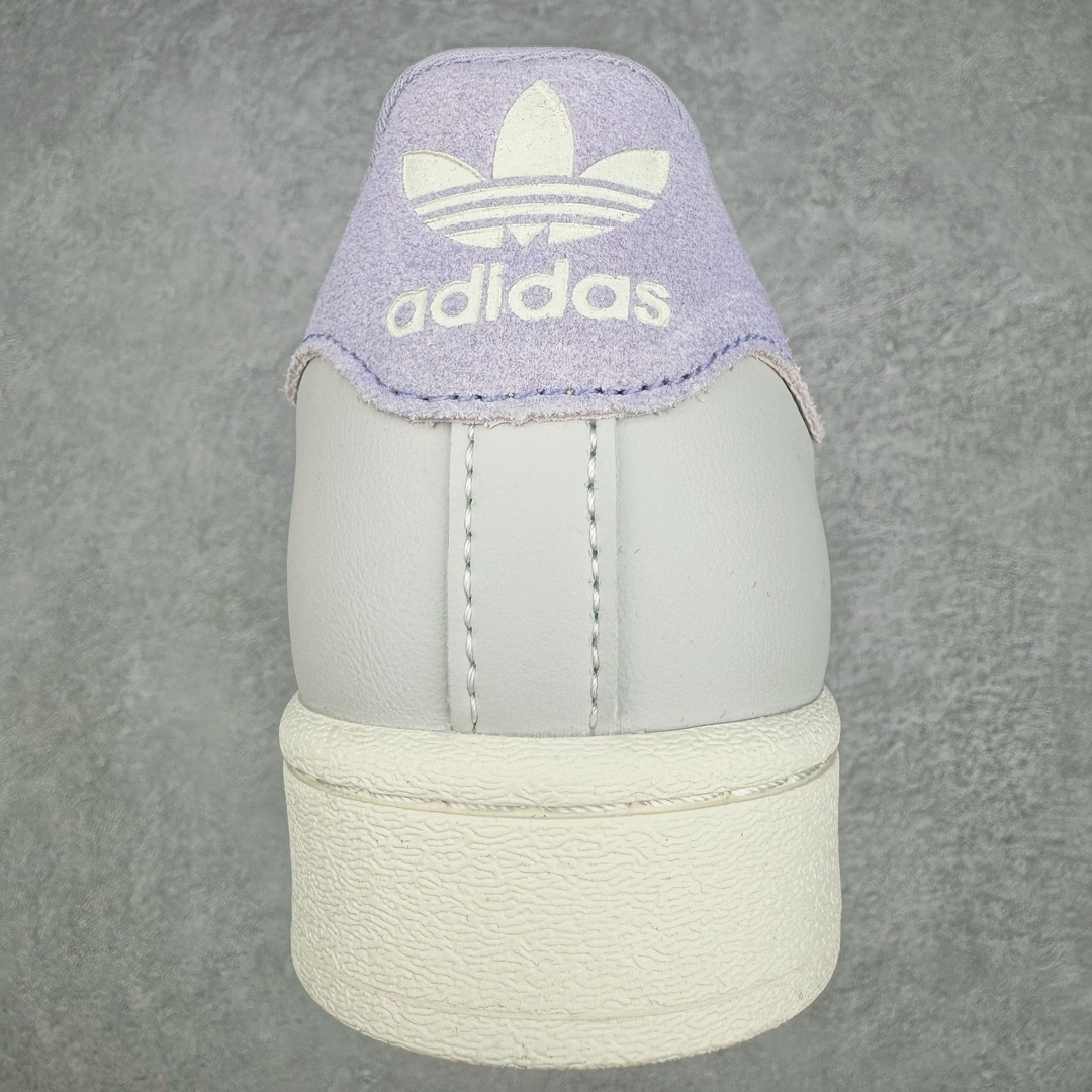 图片[8]-＃F版纯原 AD Originals Superstar 经典复古贝壳头板鞋 IF1804 诞生于1969年 是第一双将全皮面鞋 身与橡胶鞋头结合在一起的低帮篮球鞋 Superstar最开始 是作为高帮篮球鞋Pro Model的低帮版本而出现的 但因为其独特和醒目的橡胶鞋头造型而让大家熟知 被大家形象地称为\\\”shelltoe\\\”贝壳头 在70年代的美国职业篮球场上 接近3/4的NBA球员都将这双Superstar作为场上用鞋 80年代之后 经过不断的改良和发展 Superstar逐渐成为横跨时装、音乐、街头文化、休闲和运动等各大领域的时尚潮鞋 尺码：36 36.5 37 38 38.5 39 40 40.5 41 42 42.5 43 44 44.5 45-选品中心