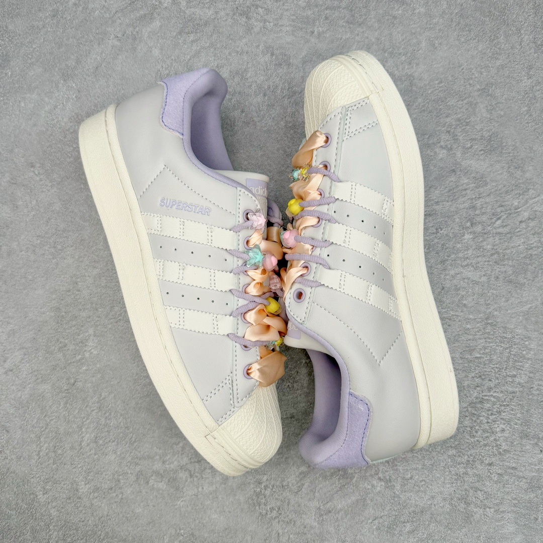 图片[3]-＃F版纯原 AD Originals Superstar 经典复古贝壳头板鞋 IF1804 诞生于1969年 是第一双将全皮面鞋 身与橡胶鞋头结合在一起的低帮篮球鞋 Superstar最开始 是作为高帮篮球鞋Pro Model的低帮版本而出现的 但因为其独特和醒目的橡胶鞋头造型而让大家熟知 被大家形象地称为\\\”shelltoe\\\”贝壳头 在70年代的美国职业篮球场上 接近3/4的NBA球员都将这双Superstar作为场上用鞋 80年代之后 经过不断的改良和发展 Superstar逐渐成为横跨时装、音乐、街头文化、休闲和运动等各大领域的时尚潮鞋 尺码：36 36.5 37 38 38.5 39 40 40.5 41 42 42.5 43 44 44.5 45-选品中心