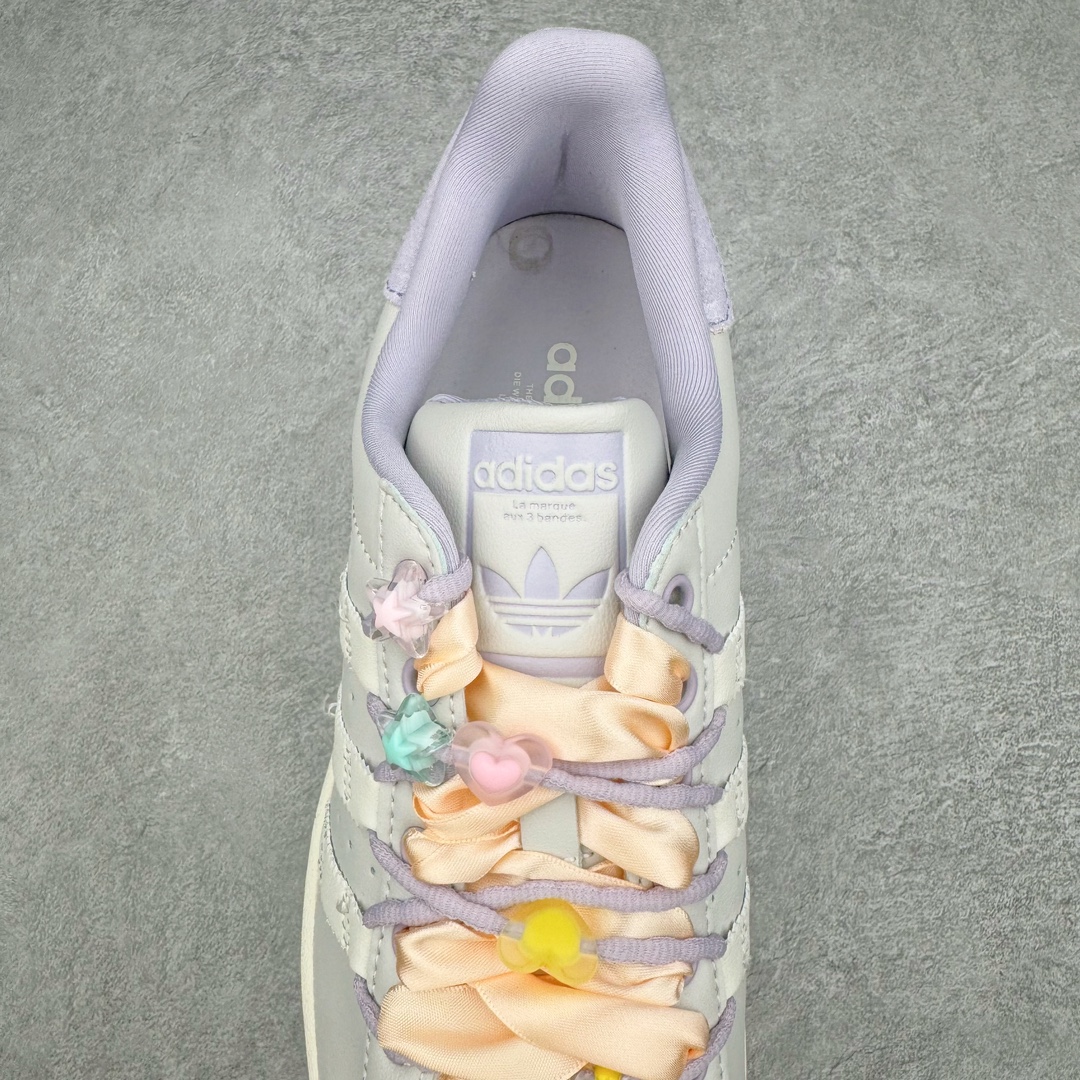 图片[5]-＃F版纯原 AD Originals Superstar 经典复古贝壳头板鞋 IF1804 诞生于1969年 是第一双将全皮面鞋 身与橡胶鞋头结合在一起的低帮篮球鞋 Superstar最开始 是作为高帮篮球鞋Pro Model的低帮版本而出现的 但因为其独特和醒目的橡胶鞋头造型而让大家熟知 被大家形象地称为\\\”shelltoe\\\”贝壳头 在70年代的美国职业篮球场上 接近3/4的NBA球员都将这双Superstar作为场上用鞋 80年代之后 经过不断的改良和发展 Superstar逐渐成为横跨时装、音乐、街头文化、休闲和运动等各大领域的时尚潮鞋 尺码：36 36.5 37 38 38.5 39 40 40.5 41 42 42.5 43 44 44.5 45-选品中心