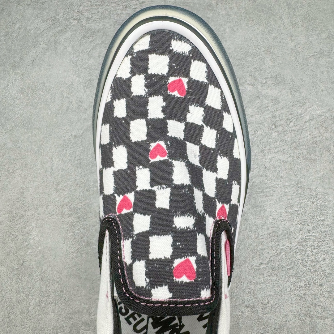 图片[4]-Vans Slip-On Classic 联名 THE MUSEUM VISITOR 创意总监 手绘涂鸦粉色点缀水晶底一脚蹬棋盘格 尺码：35 36 36.5 37 38 38.5 39 40 40.5 41 42 42.5 43 44-选品中心