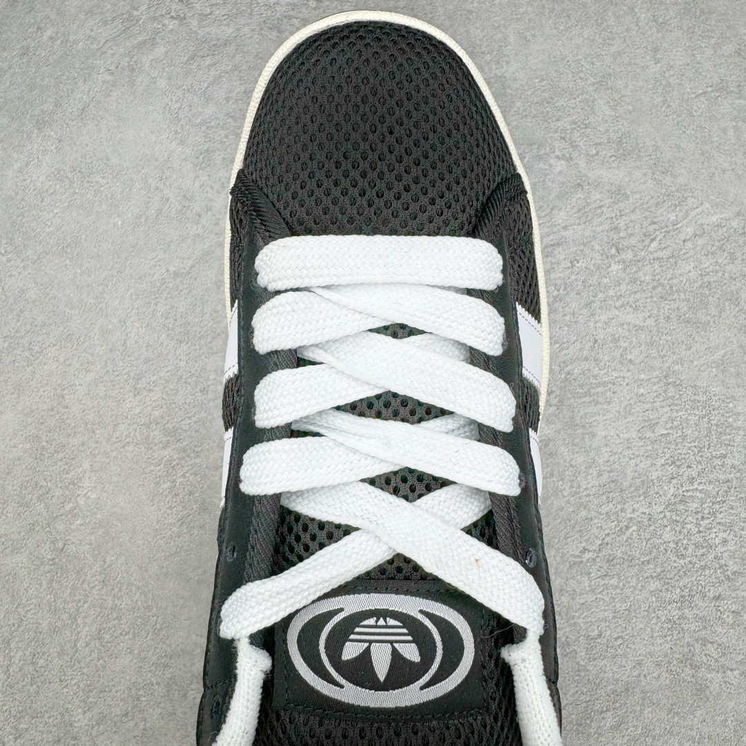 图片[4]-AD Originals Campus 00s 学院系列面包风经典复古低帮百搭休闲运动板鞋 这次 Originals 选择了以经典复古鞋型 Campus 为蓝本打造全新面包鞋 这款鞋型联名不断 冠希当年对它更是钟爱有加 论牌面丝毫不输贝壳头、Forum 等大热鞋型 这次 Campus 一改 80 年代的瘦长造型 鞋舌、鞋身、鞋底甚至细节都变大了 营造出千禧年前后流行的面包鞋宽大廓形 因此鞋名改为 Campus 00s 鞋身采用绒面皮料搭配白色常规皮革 质感上还是延续了经典 Campus 的设计 鞋舌填充更加饱满 让鞋款整体看起来更加圆润 搭配上这款浅蓝配色 「蓝胖子」造型真的很可爱 鞋舌还加入了与以往 Campus 不同的全新三叶草 Logo 令造型更具千禧气息 鞋带也采用了加宽的设计 如果你不喜欢 这次还附送了传统鞋带可以替换 鞋底采用了米黄做旧设计 凸显鞋款的复古年代感 除了清新可人的浅蓝配色 还有一款酷灰配色 造型更加硬朗复古 而且相比浅蓝配色更加耐脏 尺码：36 36⅔ 37⅓ 38 38⅔ 39⅓ 40 40⅔ 41⅓ 42 42⅔ 43⅓ 44 45-选品中心