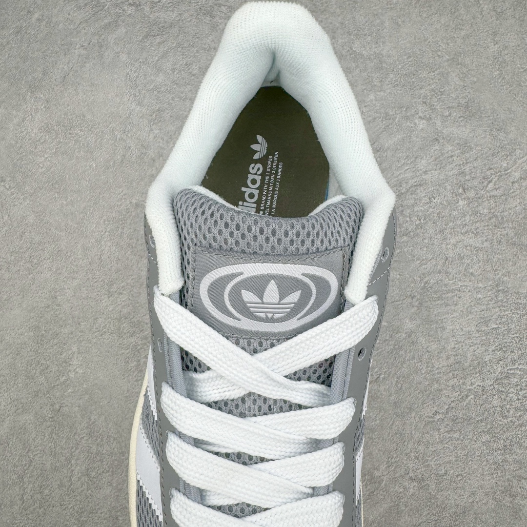 图片[5]-AD Originals Campus 00s 学院系列面包风经典复古低帮百搭休闲运动板鞋 这次 Originals 选择了以经典复古鞋型 Campus 为蓝本打造全新面包鞋 这款鞋型联名不断 冠希当年对它更是钟爱有加 论牌面丝毫不输贝壳头、Forum 等大热鞋型 这次 Campus 一改 80 年代的瘦长造型 鞋舌、鞋身、鞋底甚至细节都变大了 营造出千禧年前后流行的面包鞋宽大廓形 因此鞋名改为 Campus 00s 鞋身采用绒面皮料搭配白色常规皮革 质感上还是延续了经典 Campus 的设计 鞋舌填充更加饱满 让鞋款整体看起来更加圆润 搭配上这款浅蓝配色 「蓝胖子」造型真的很可爱 鞋舌还加入了与以往 Campus 不同的全新三叶草 Logo 令造型更具千禧气息 鞋带也采用了加宽的设计 如果你不喜欢 这次还附送了传统鞋带可以替换 鞋底采用了米黄做旧设计 凸显鞋款的复古年代感 除了清新可人的浅蓝配色 还有一款酷灰配色 造型更加硬朗复古 而且相比浅蓝配色更加耐脏 尺码：36 36⅔ 37⅓ 38 38⅔ 39⅓ 40 40⅔ 41⅓ 42 42⅔ 43⅓ 44 45-选品中心