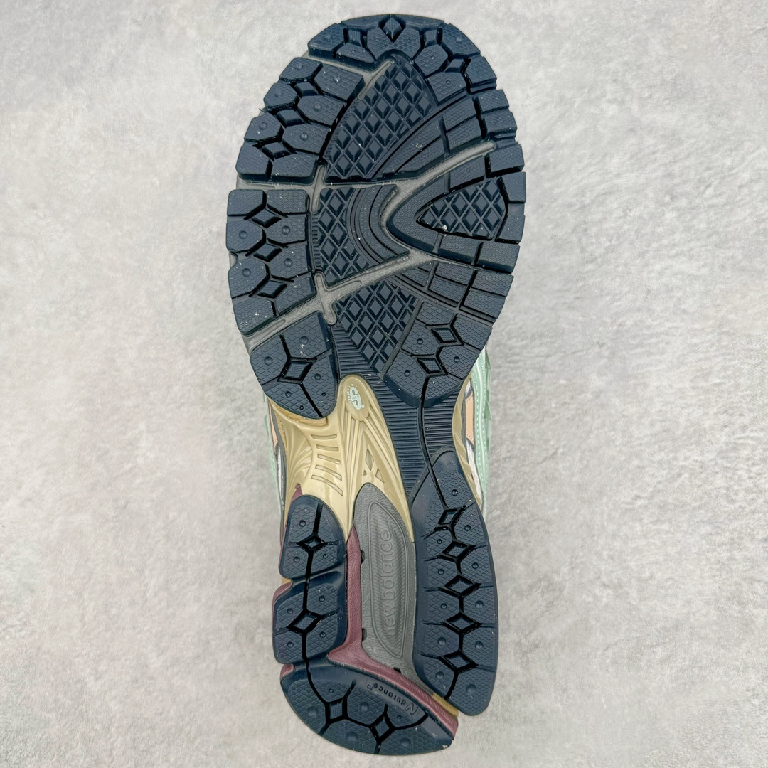 图片[9]-New Balance M1906R NB新百伦系列复古老爹风休闲运动慢跑鞋 采用轻质牛剖革拼接透气网眼衬垫织物鞋面材质 T-Beam大底提供足步弓支撑 保持步态稳定#后跟搭载外露缓震胶 鞋身整体以各种深浅不一的灰色覆盖 鞋头以淡蓝色调装饰，网眼衬垫通过不规律的色块实现做旧的美感 泛黄的鞋底更是进一步增添了复古气息 尺码：36 37 37.5 38 38.5 39.5 40 40.5 41.5 42 42.5 43 44 45-选品中心